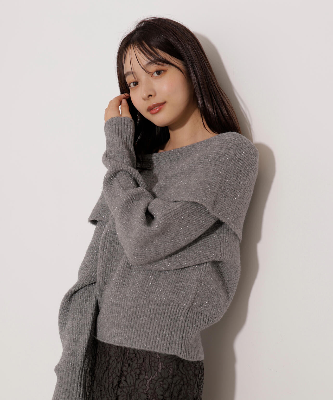 ラメ入りオフショルニット