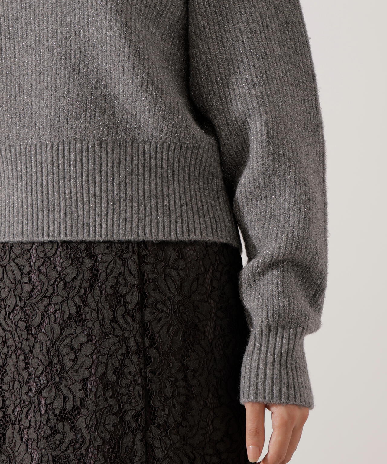 ラメ入りオフショルニット