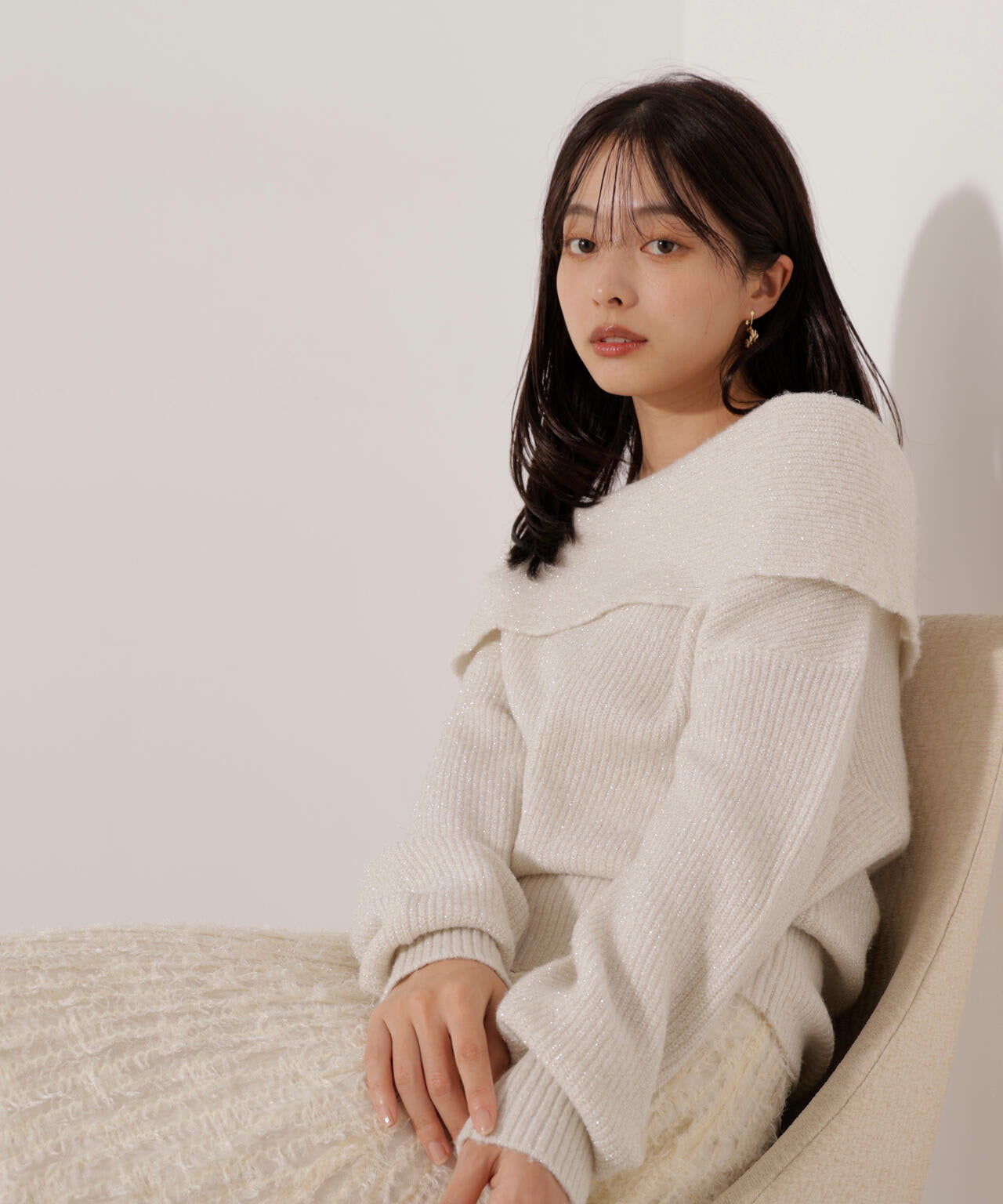 ラメ入りオフショルニット