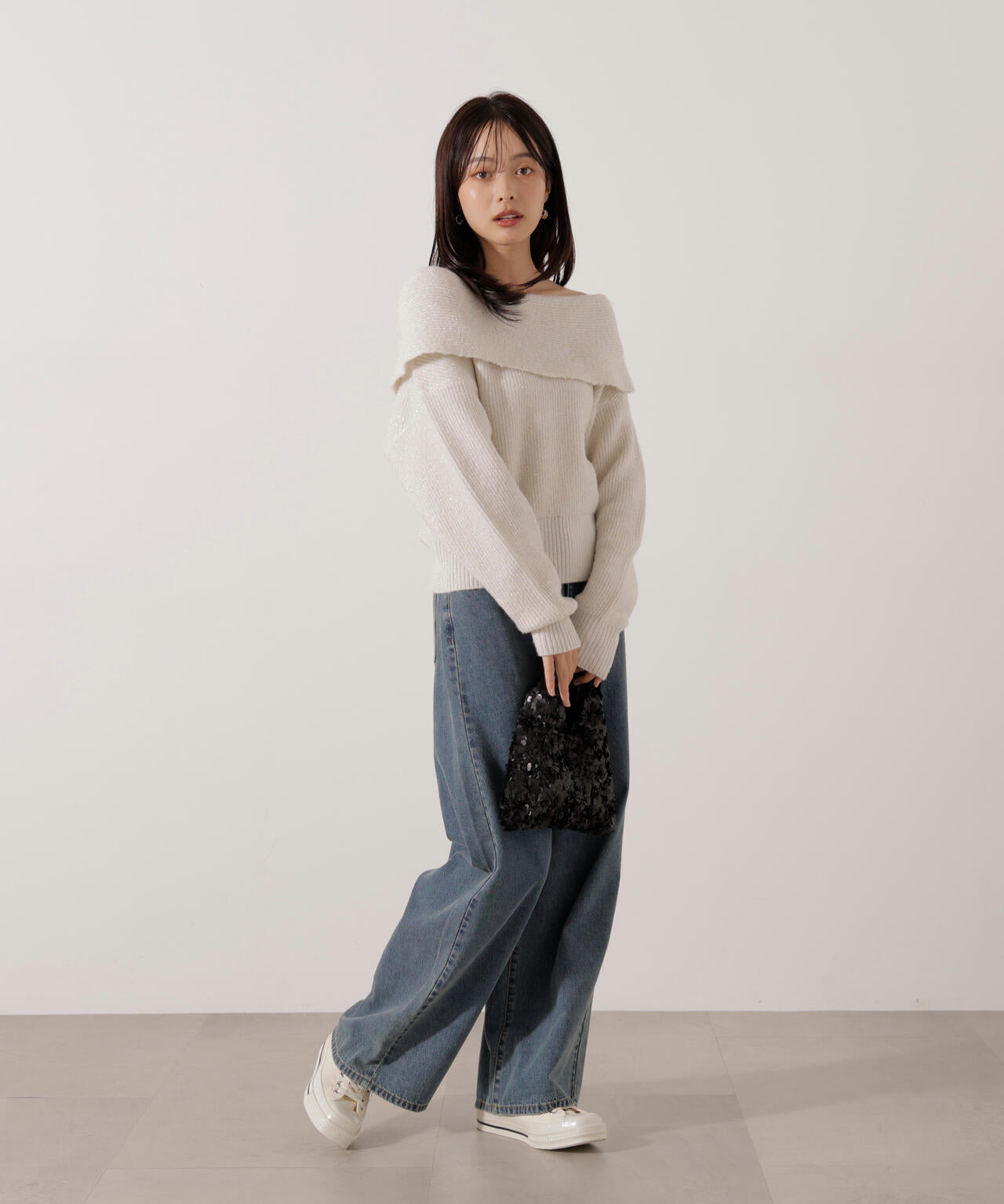 ラメ入りオフショルニット