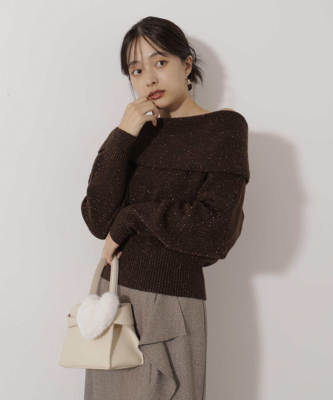 ラメ入りオフショルニット