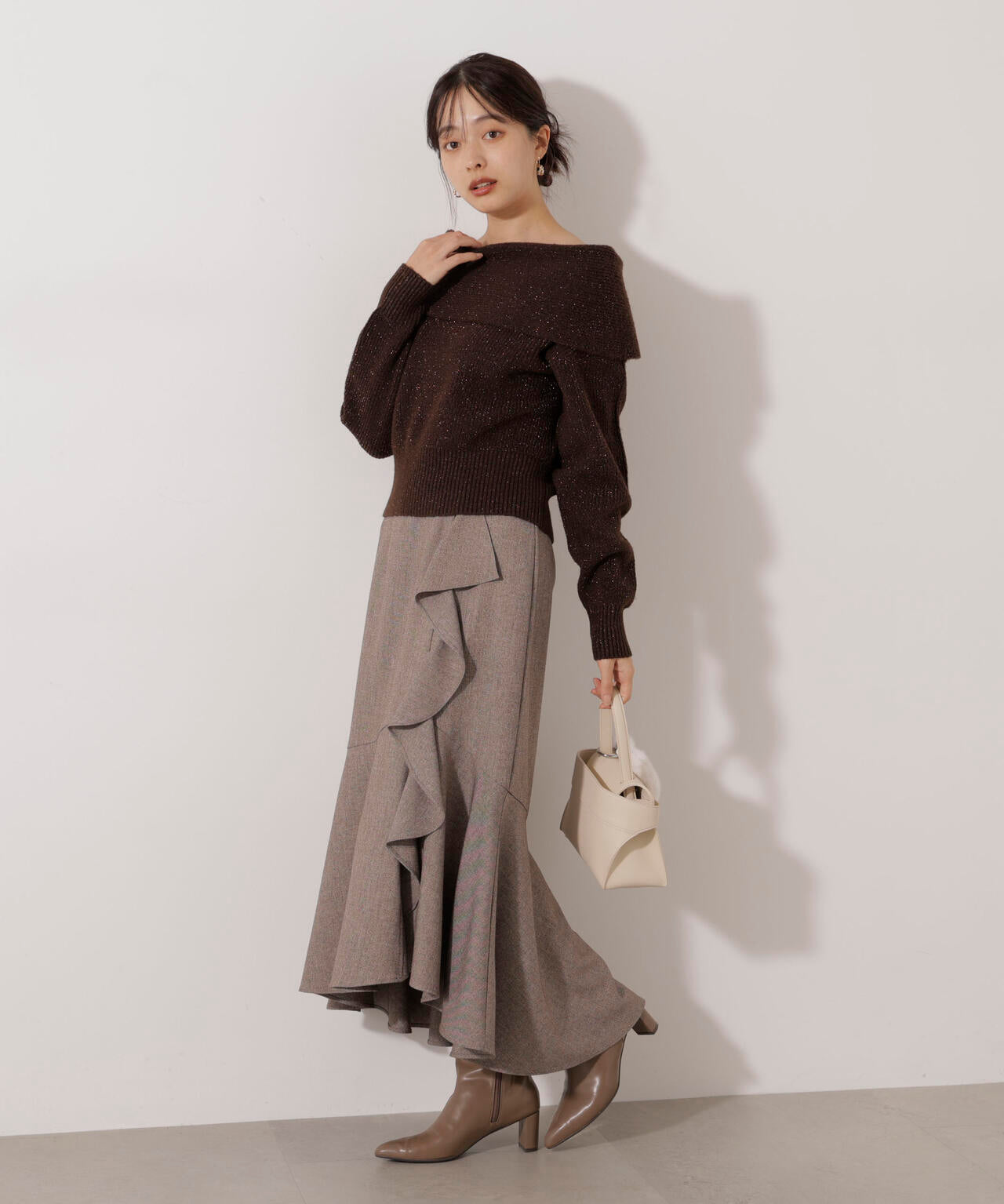 ラメ入りオフショルニット