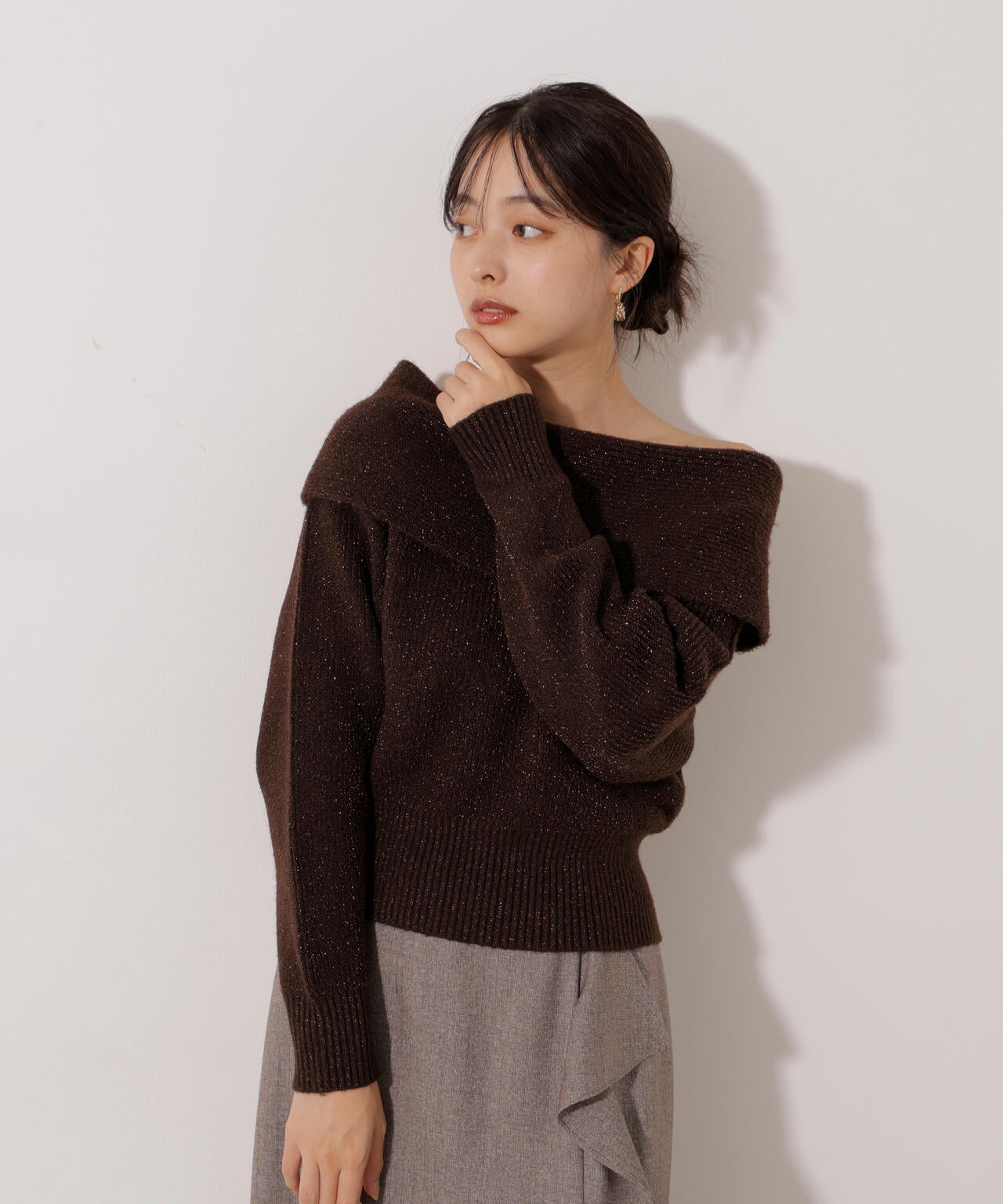 ラメ入りオフショルニット