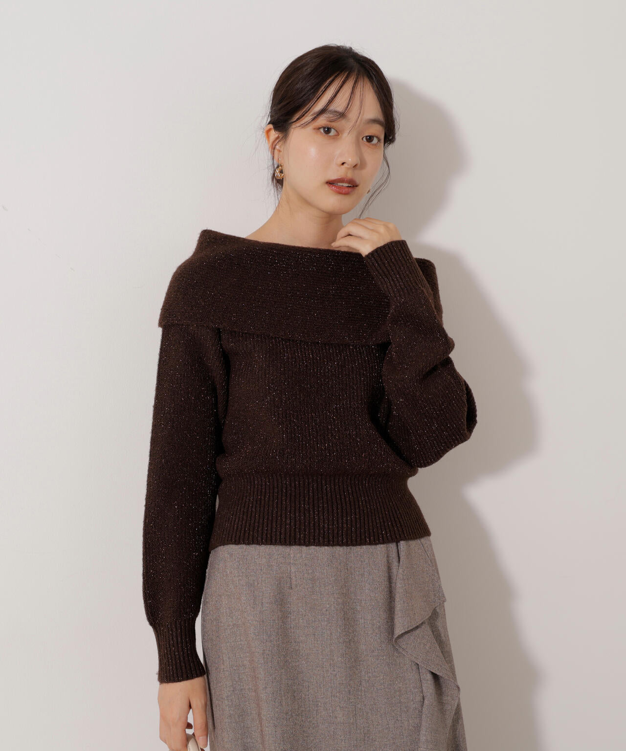 ラメ入りオフショルニット