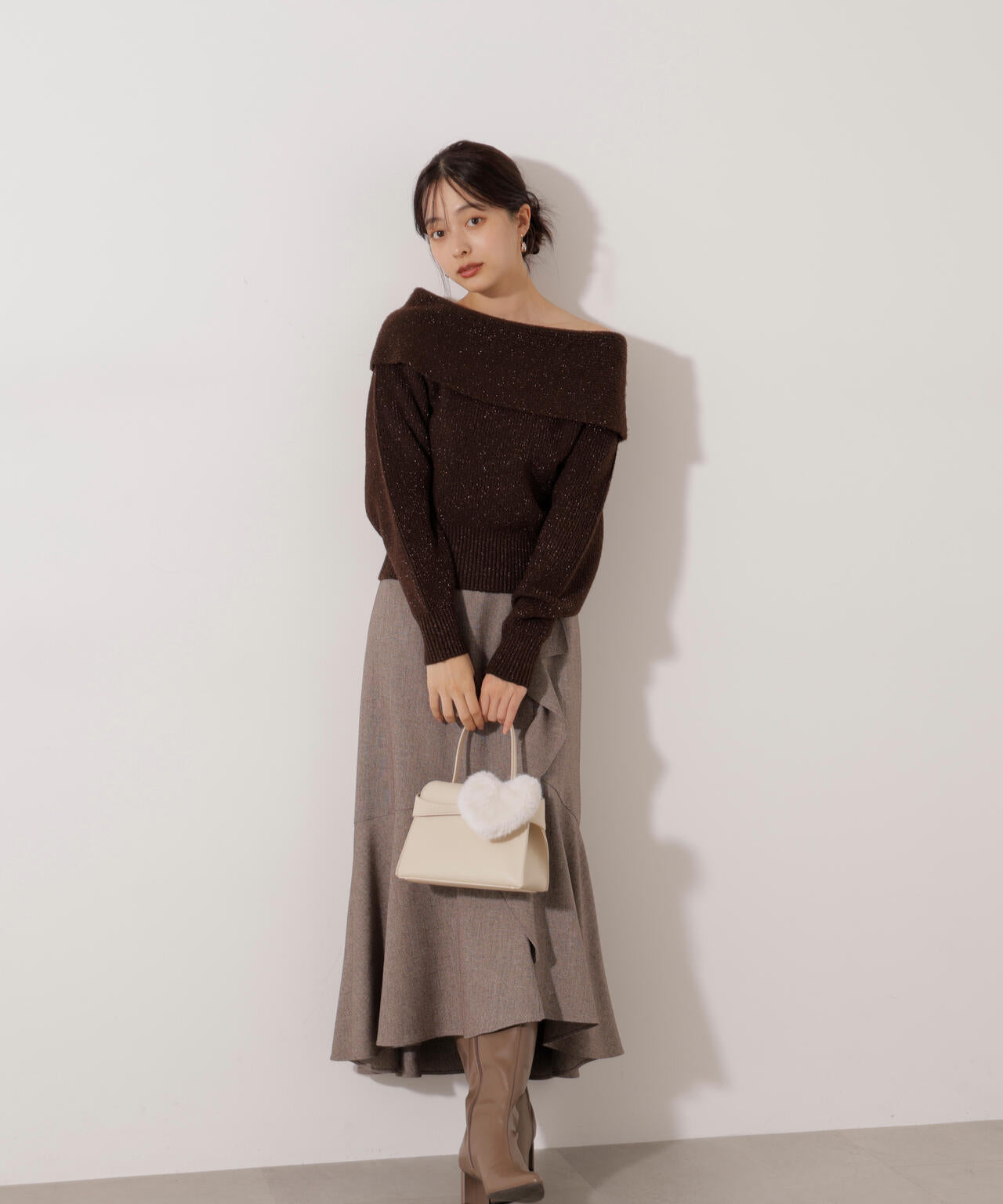 ラメ入りオフショルニット