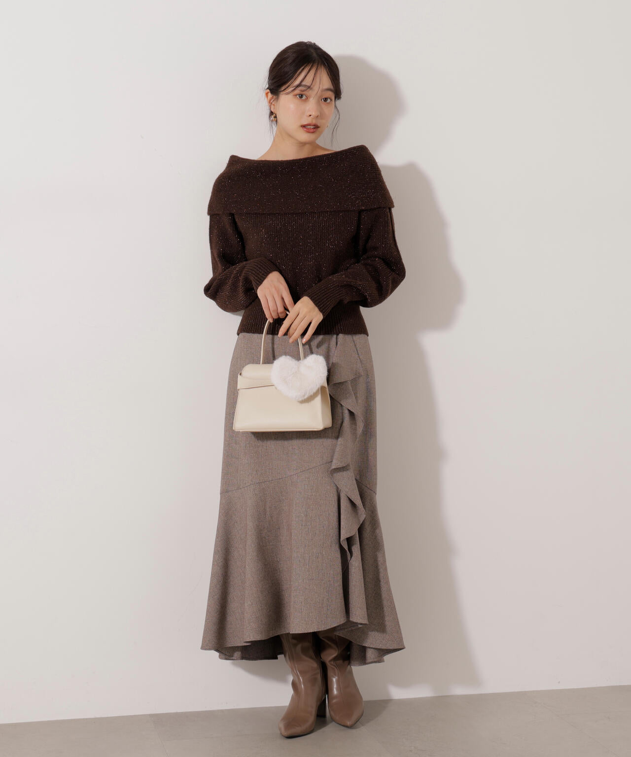 ラメ入りオフショルニット