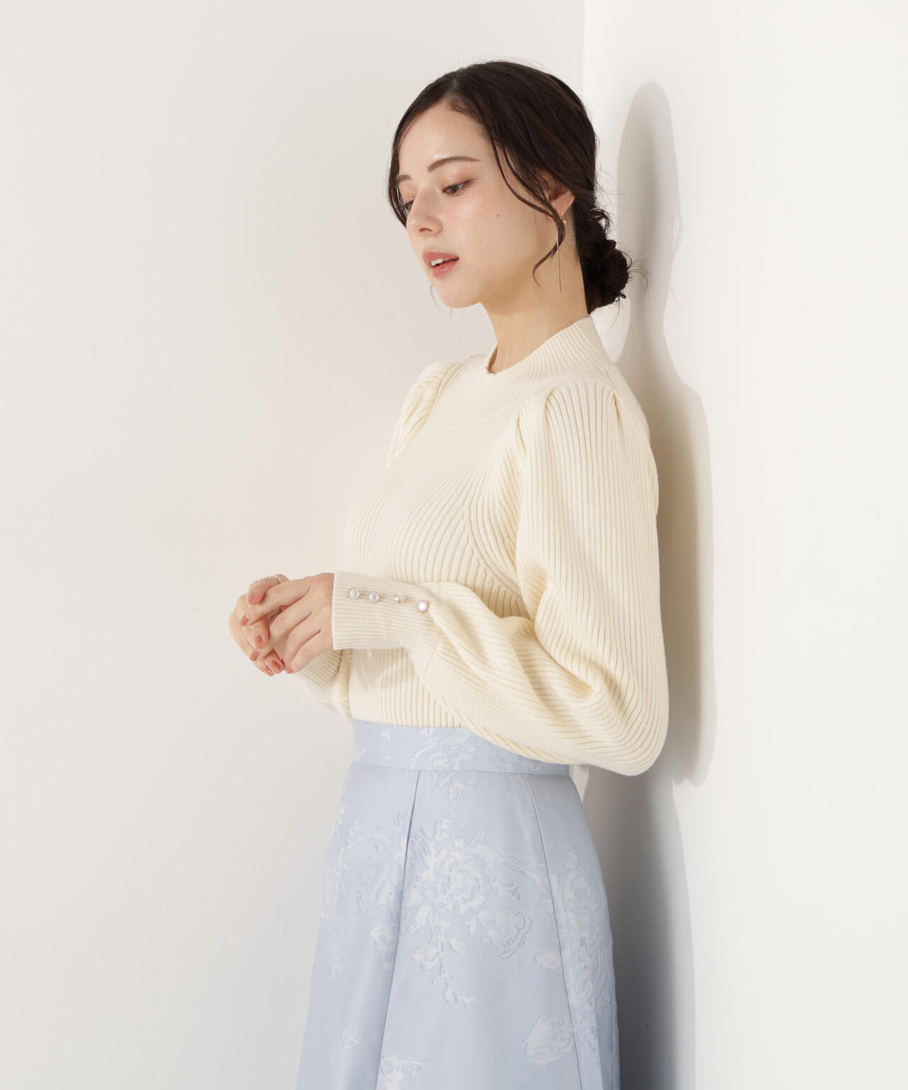 ハイネックボリュームスリーブニット