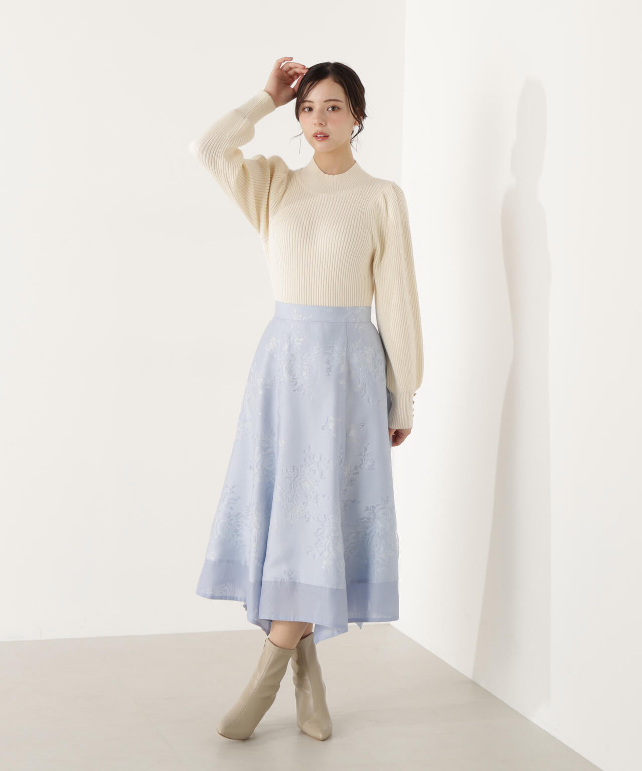 ハイネックボリュームスリーブニット