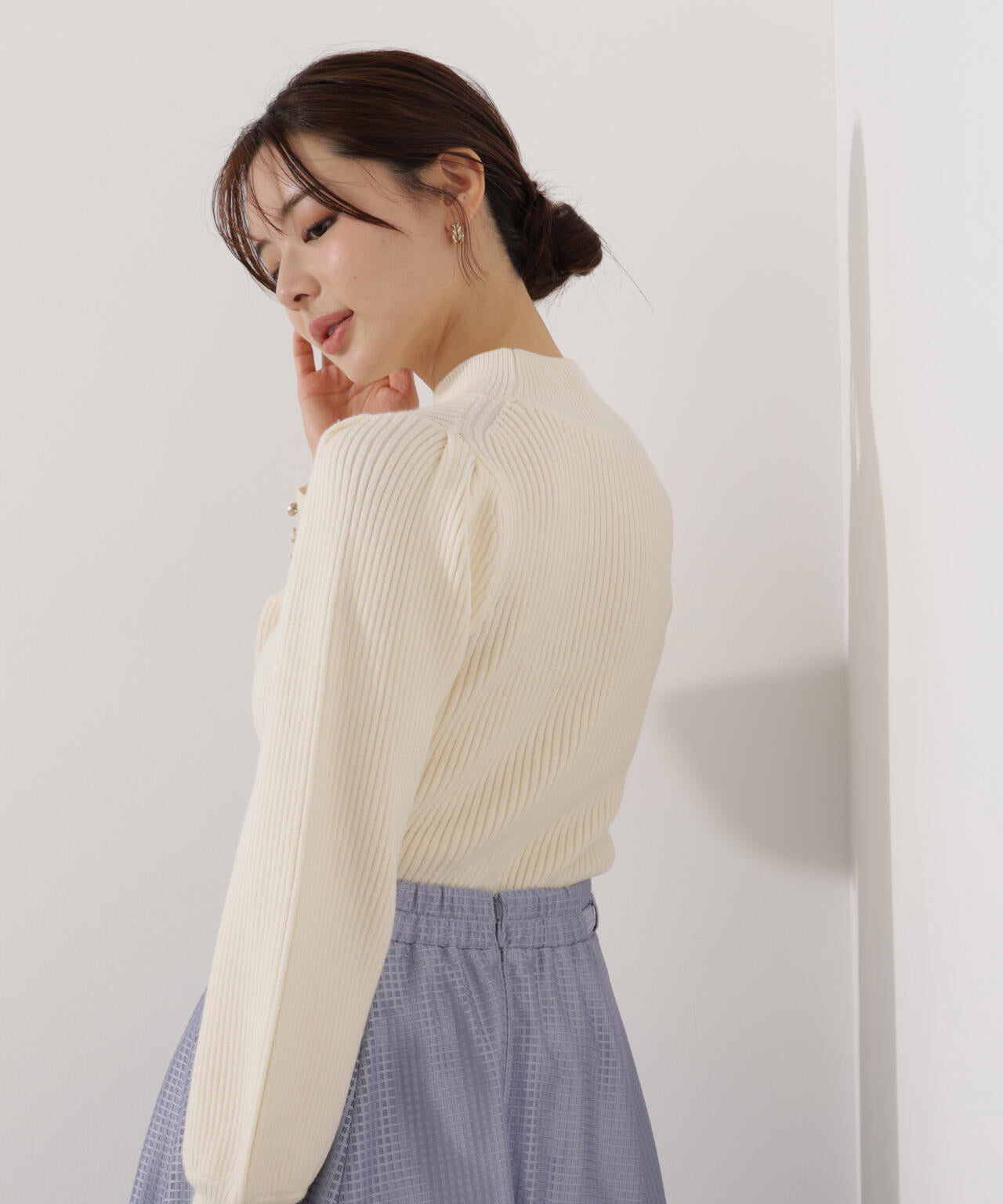 ハイネックボリュームスリーブニット