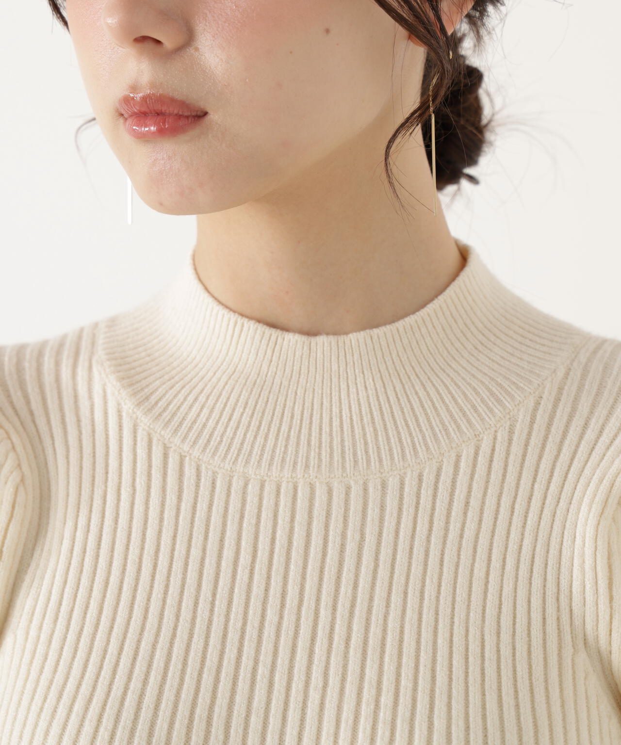 ハイネックボリュームスリーブニット