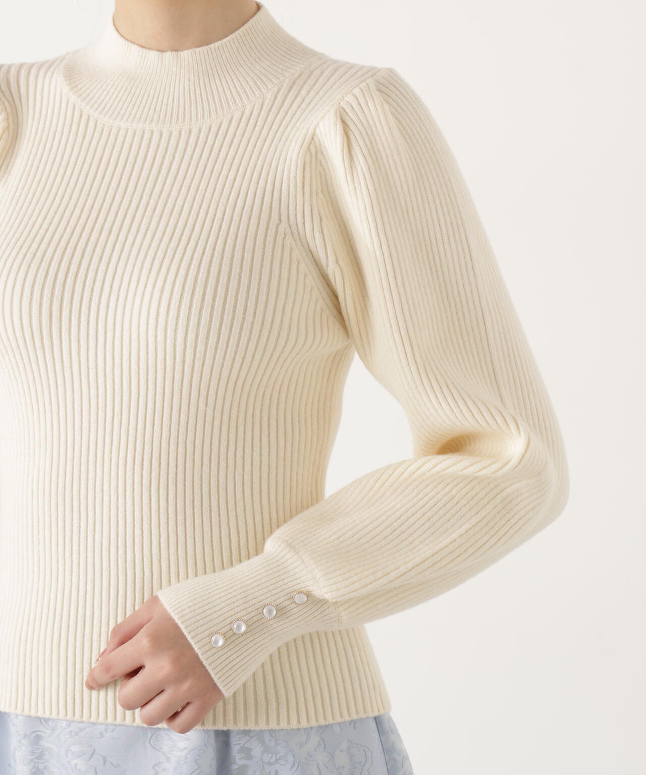 ハイネックボリュームスリーブニット