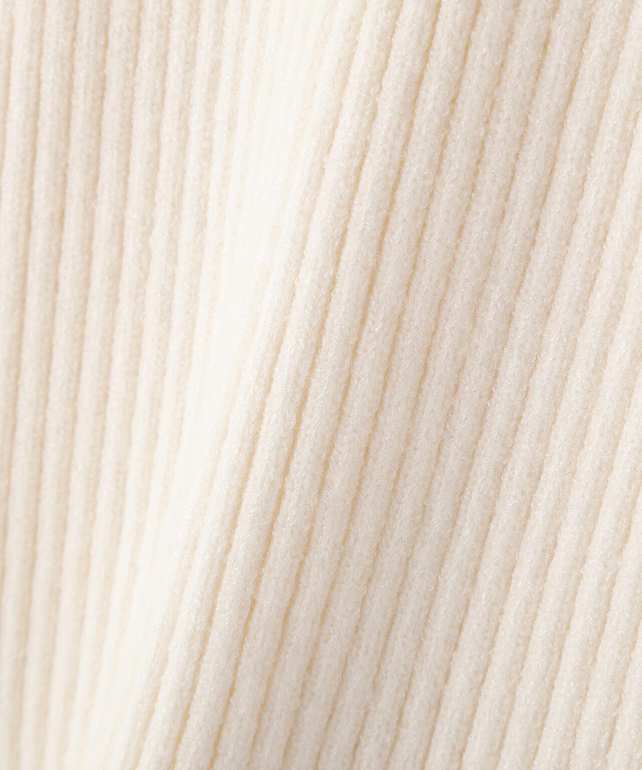 ハイネックボリュームスリーブニット