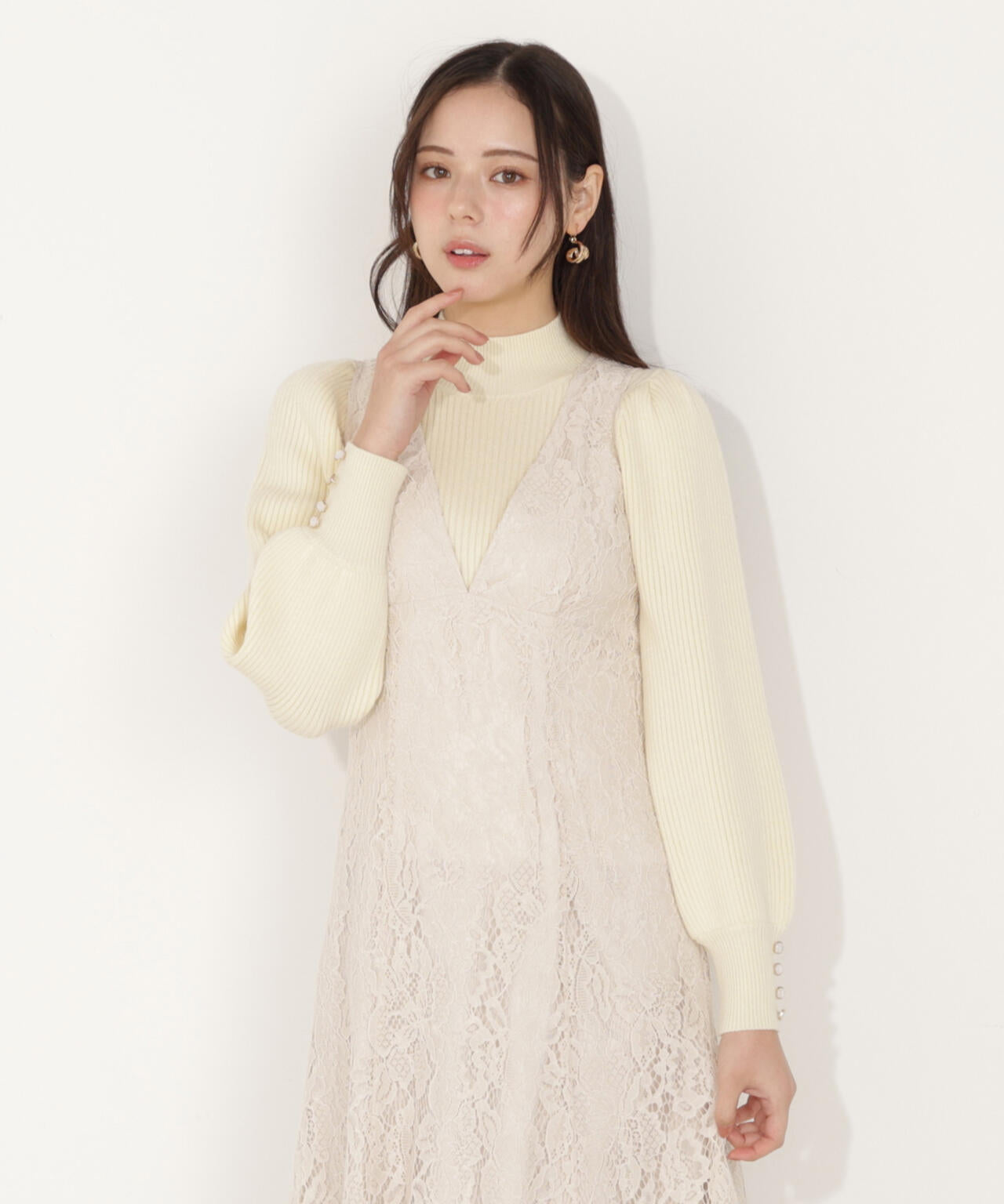 ハイネックボリュームスリーブニット