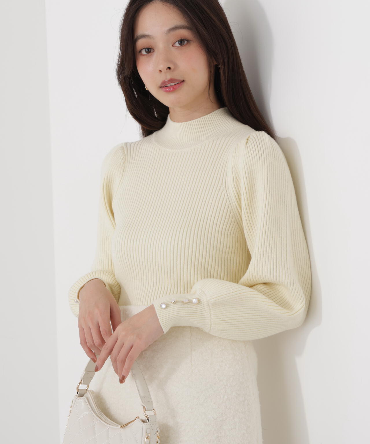 ハイネックボリュームスリーブニット