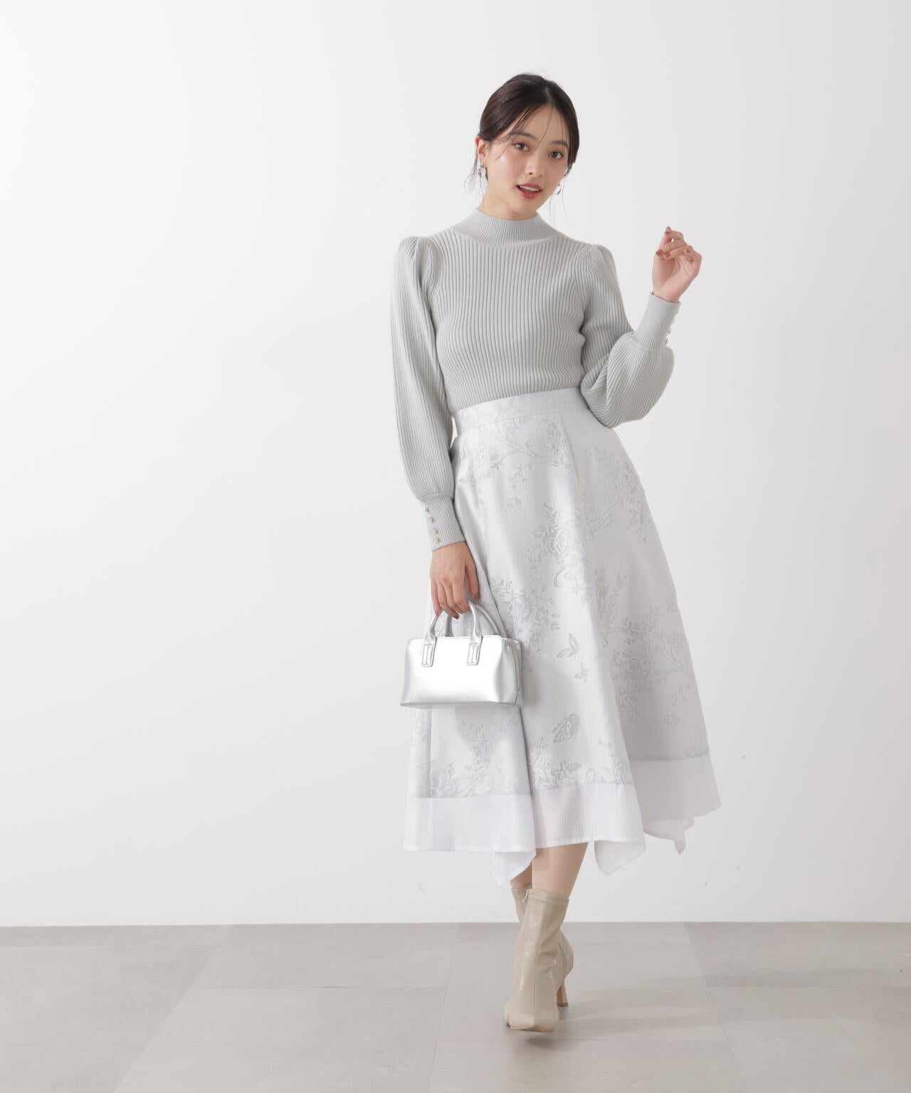 ハイネックボリュームスリーブニット