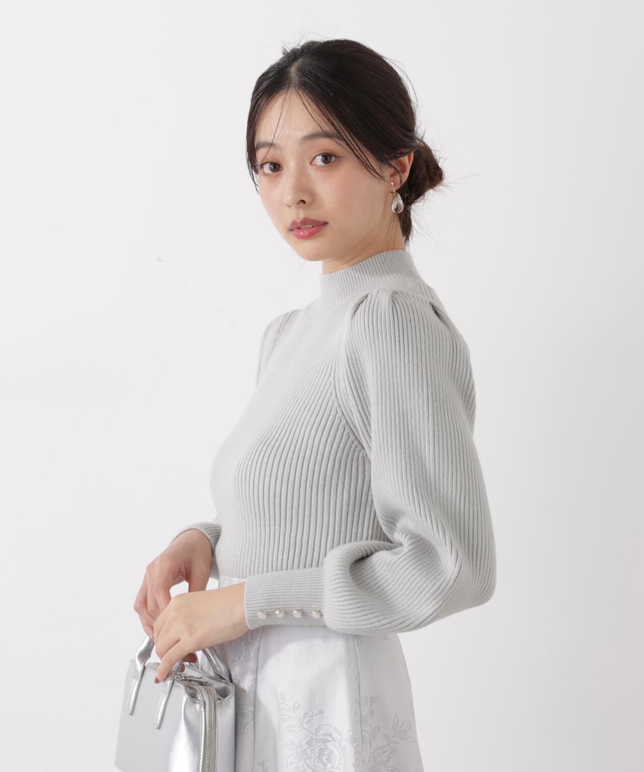 ハイネックボリュームスリーブニット