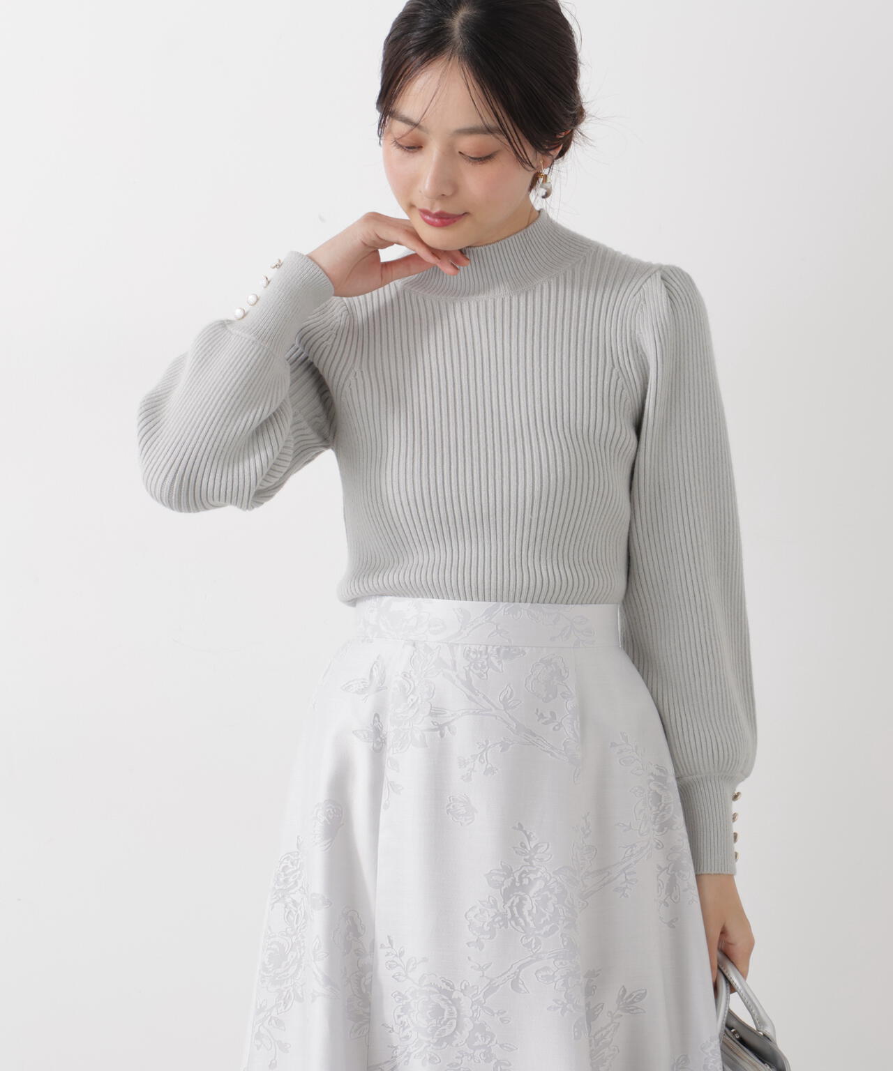 ハイネックボリュームスリーブニット