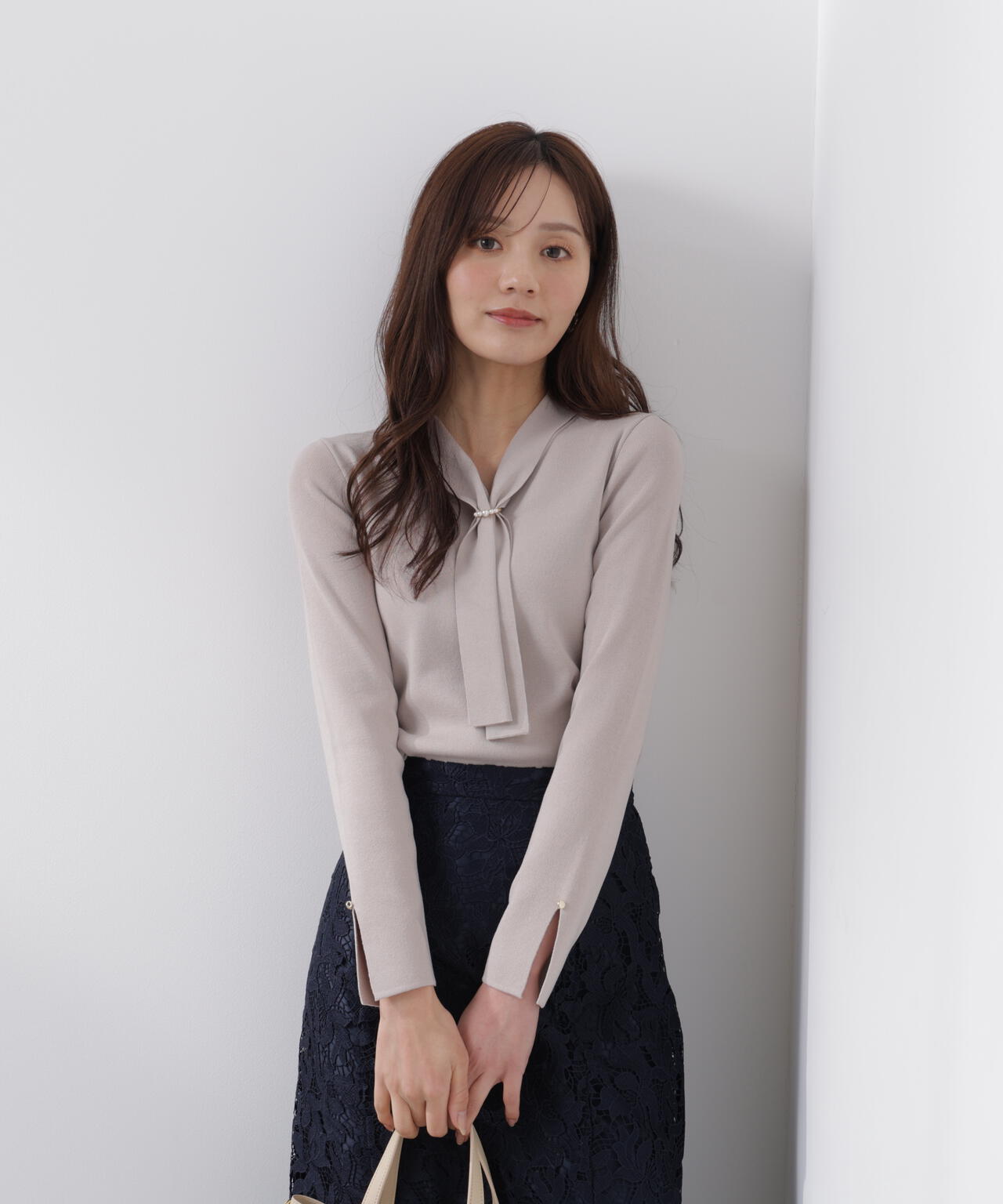 パールリングボウタイニット【グレー:official site・ZOZOTOWN・一部店舗限定】