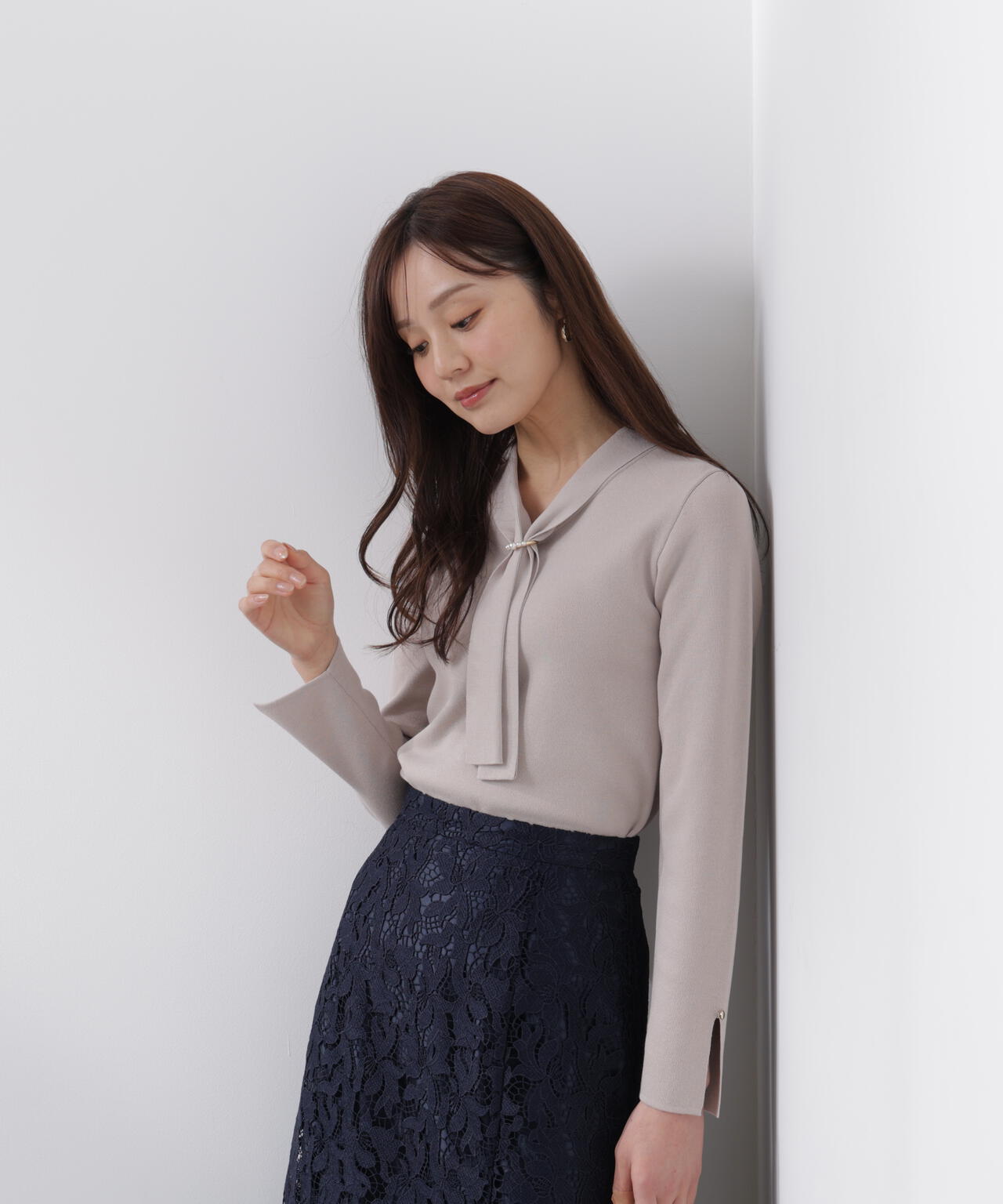 パールリングボウタイニット【グレー:official site・ZOZOTOWN・一部店舗限定】