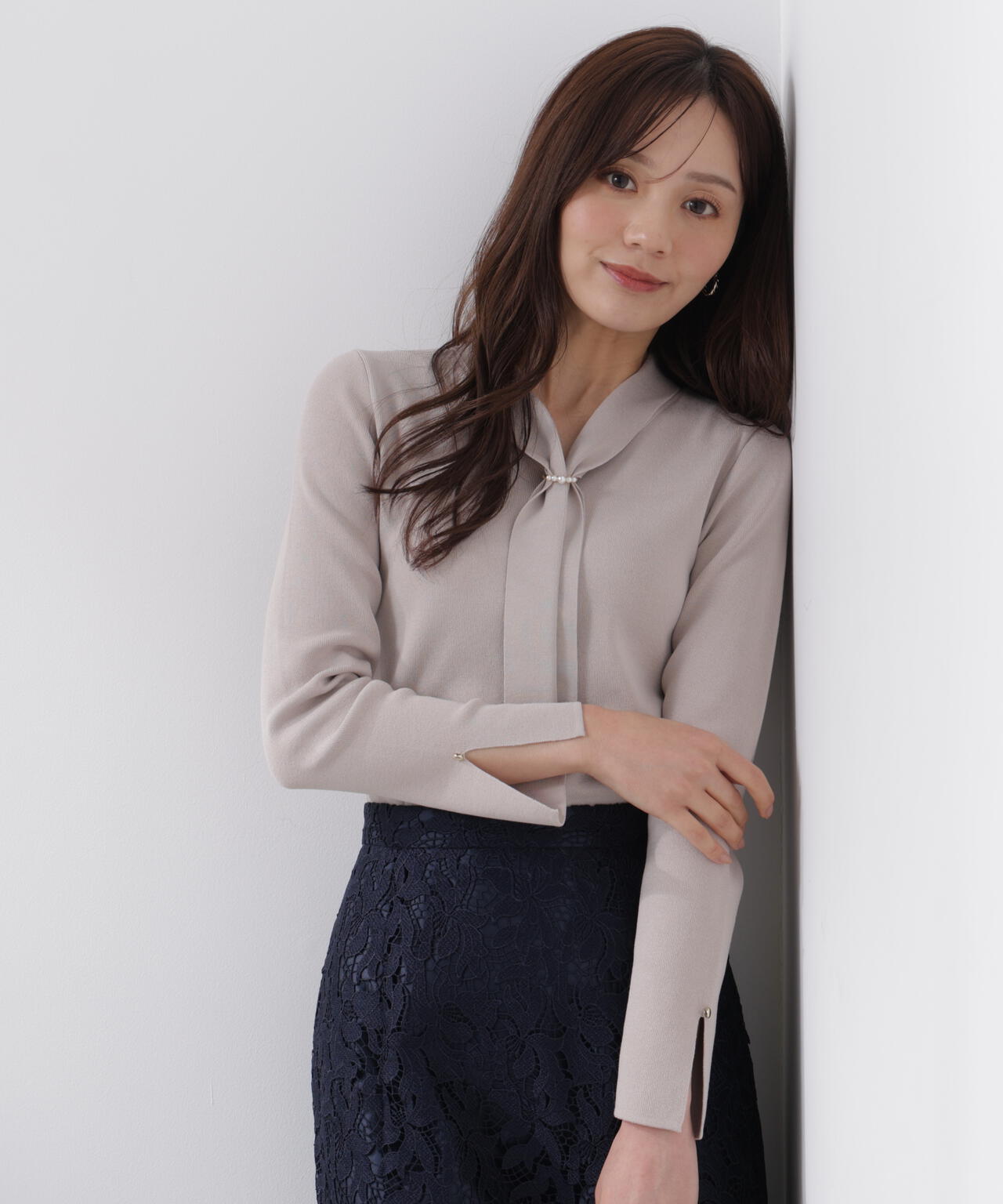 パールリングボウタイニット【グレー:official site・ZOZOTOWN・一部店舗限定】