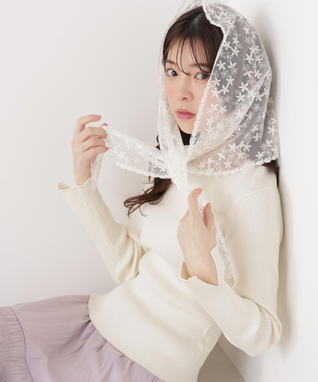 《EDIT COLOGNE》レーススカーフ付きリブニット【ホワイト×ブラックボーダー:official site・ZOZO・一部店舗限定】