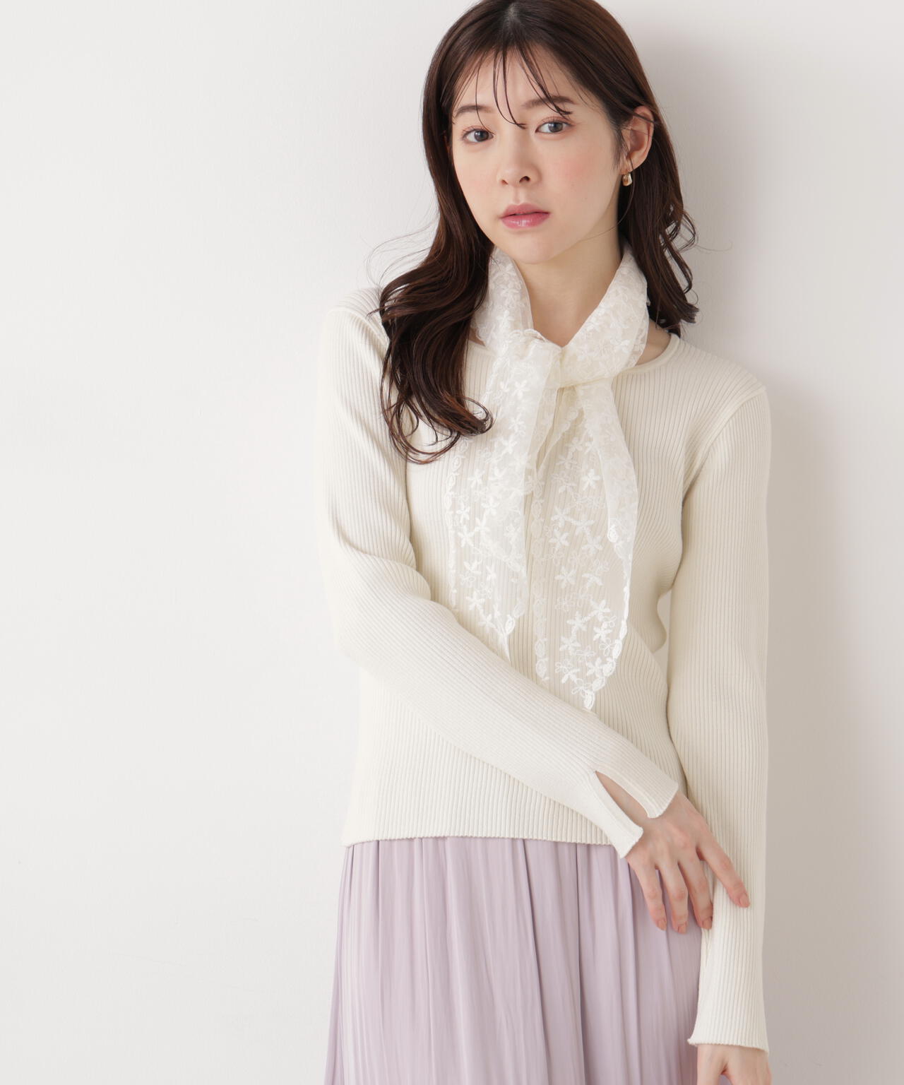 《EDIT COLOGNE》レーススカーフ付きリブニット【ホワイト×ブラックボーダー:official site・ZOZO・一部店舗限定】