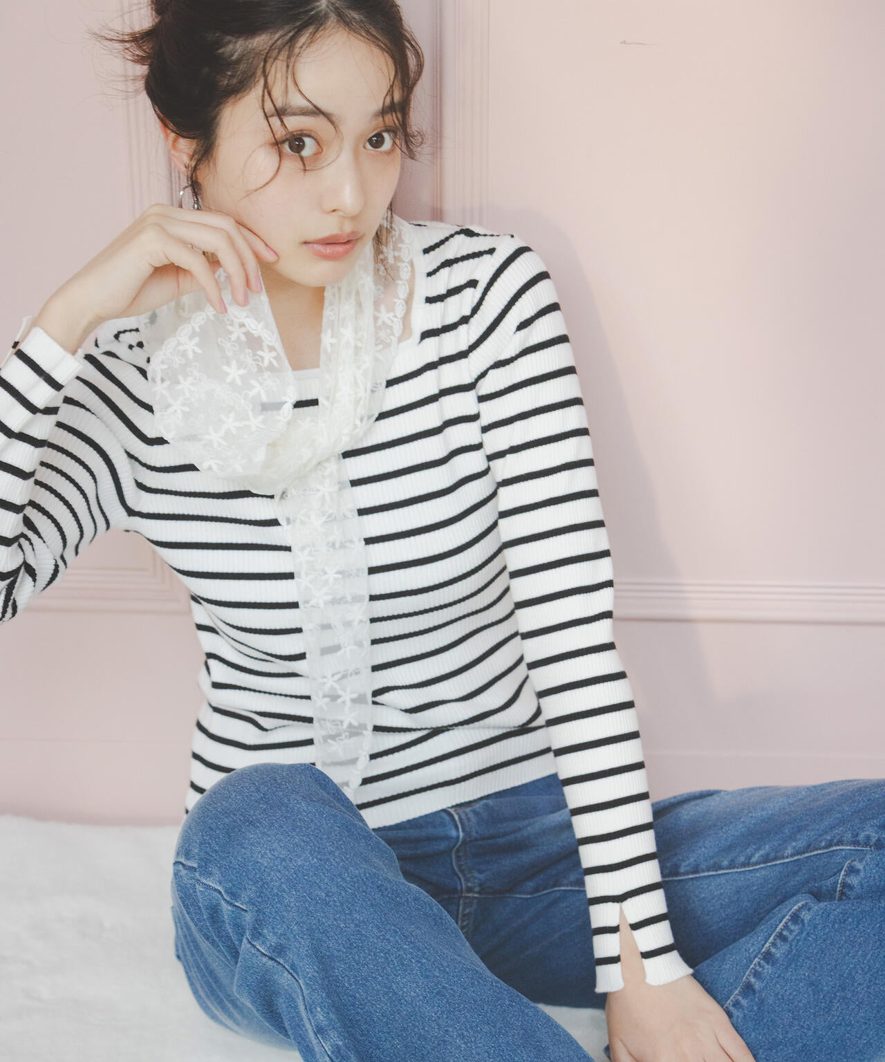 《EDIT COLOGNE》レーススカーフ付きリブニット【ホワイト×ブラックボーダー:official site・ZOZO・一部店舗限定】