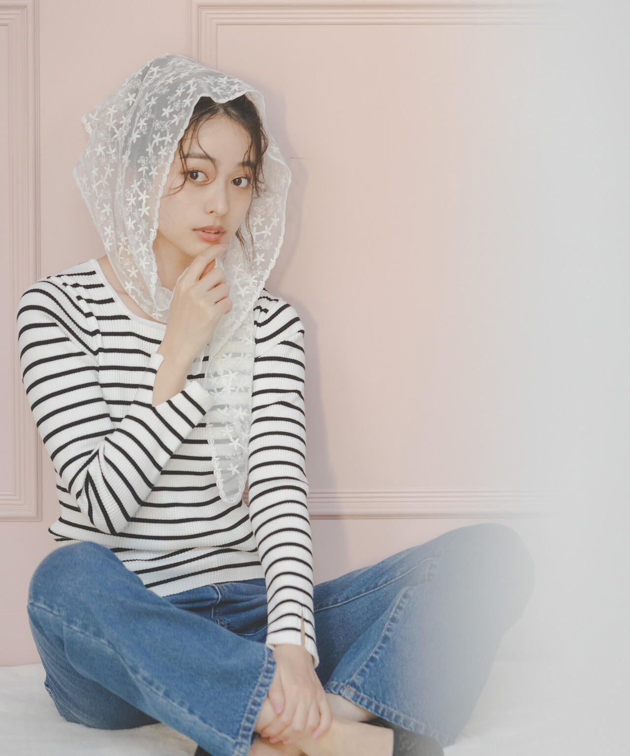 《EDIT COLOGNE》レーススカーフ付きリブニット【ホワイト×ブラックボーダー:official site・ZOZO・一部店舗限定】