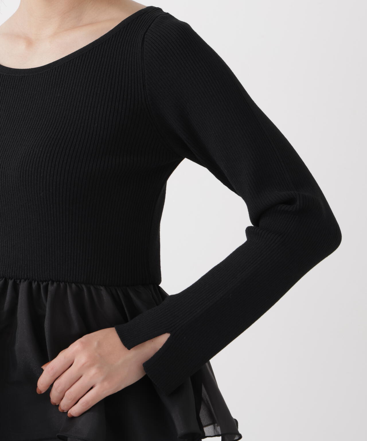 〈a/mie〉シアーペプラムリブニット