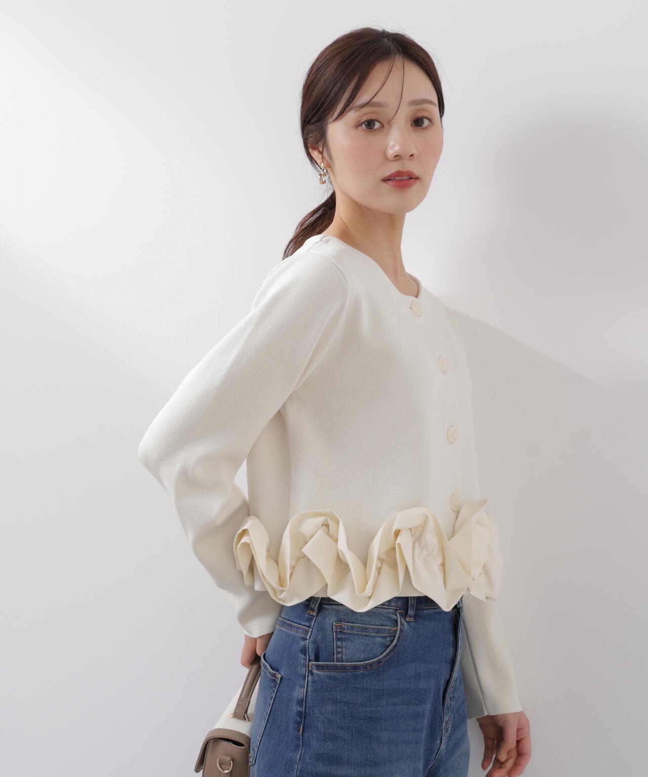 〈a/mie〉ホイップペプラムニット