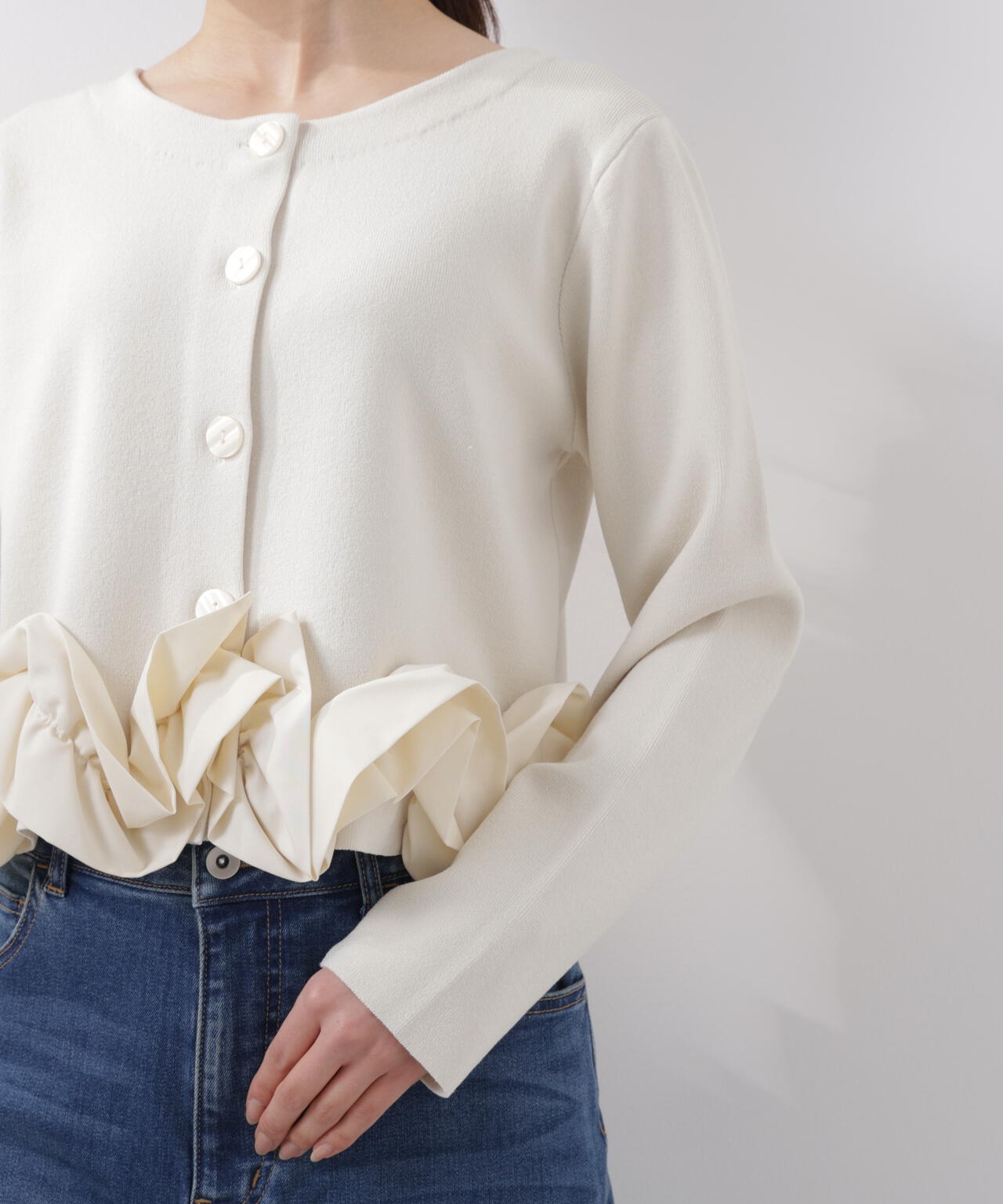 〈a/mie〉ホイップペプラムニット