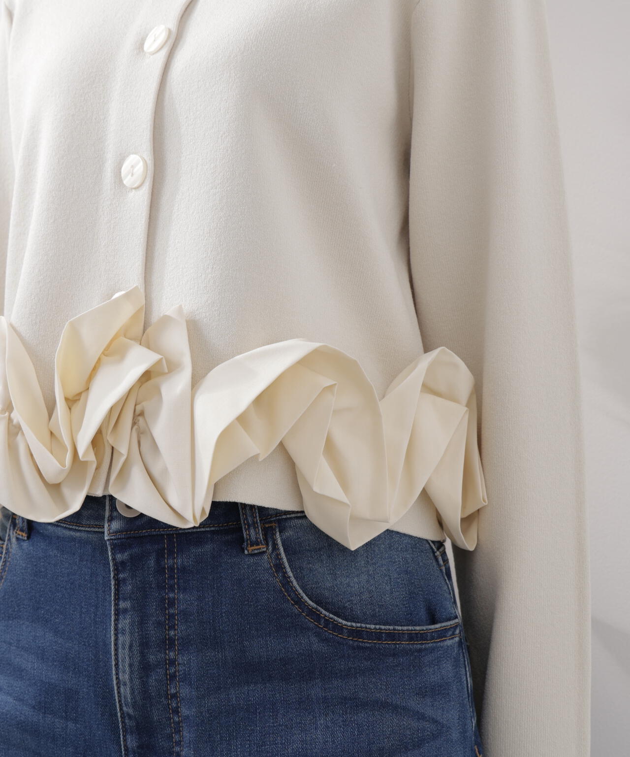 〈a/mie〉ホイップペプラムニット