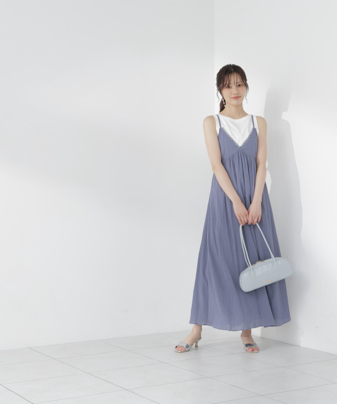 166cm B:78 W:56 H:83 S:24.5cm