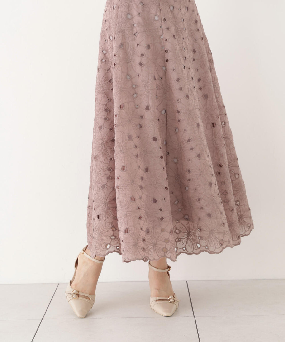カットワークレーススカート