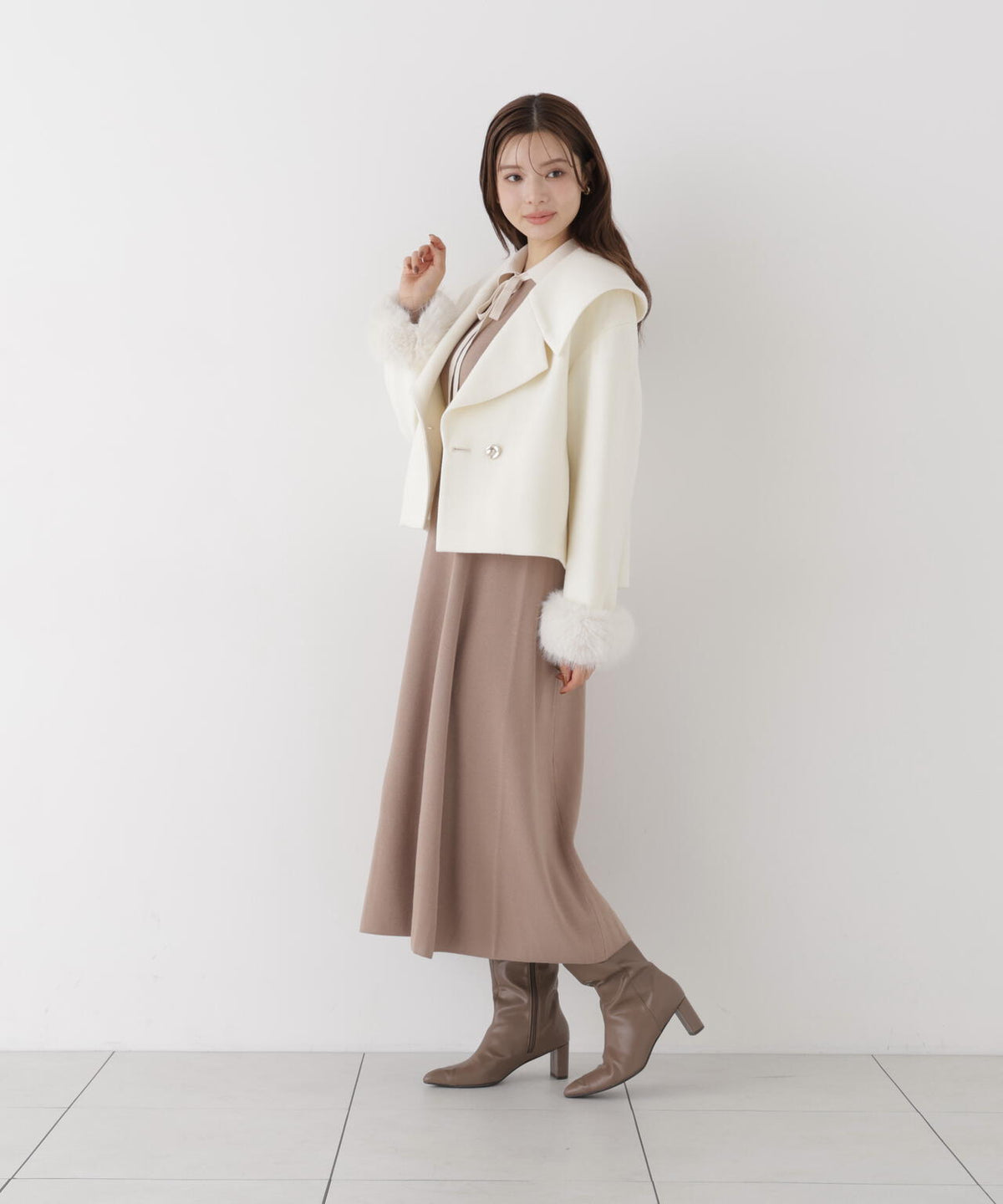 フェイクファー付きワイドカラーショートコート