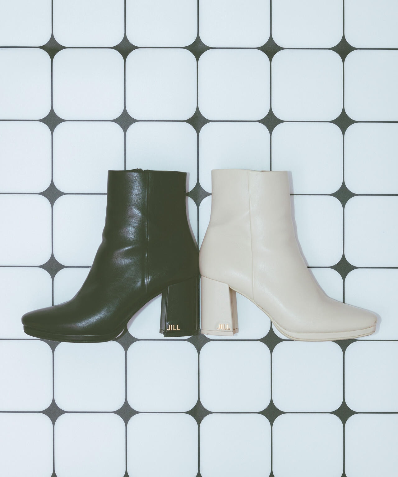 ロゴミディブーツ