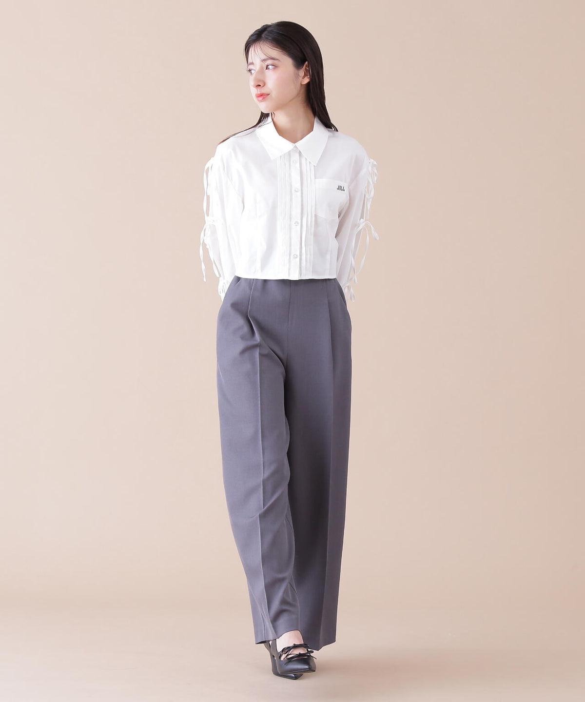 細ベルト付きセンタープレスパンツ
