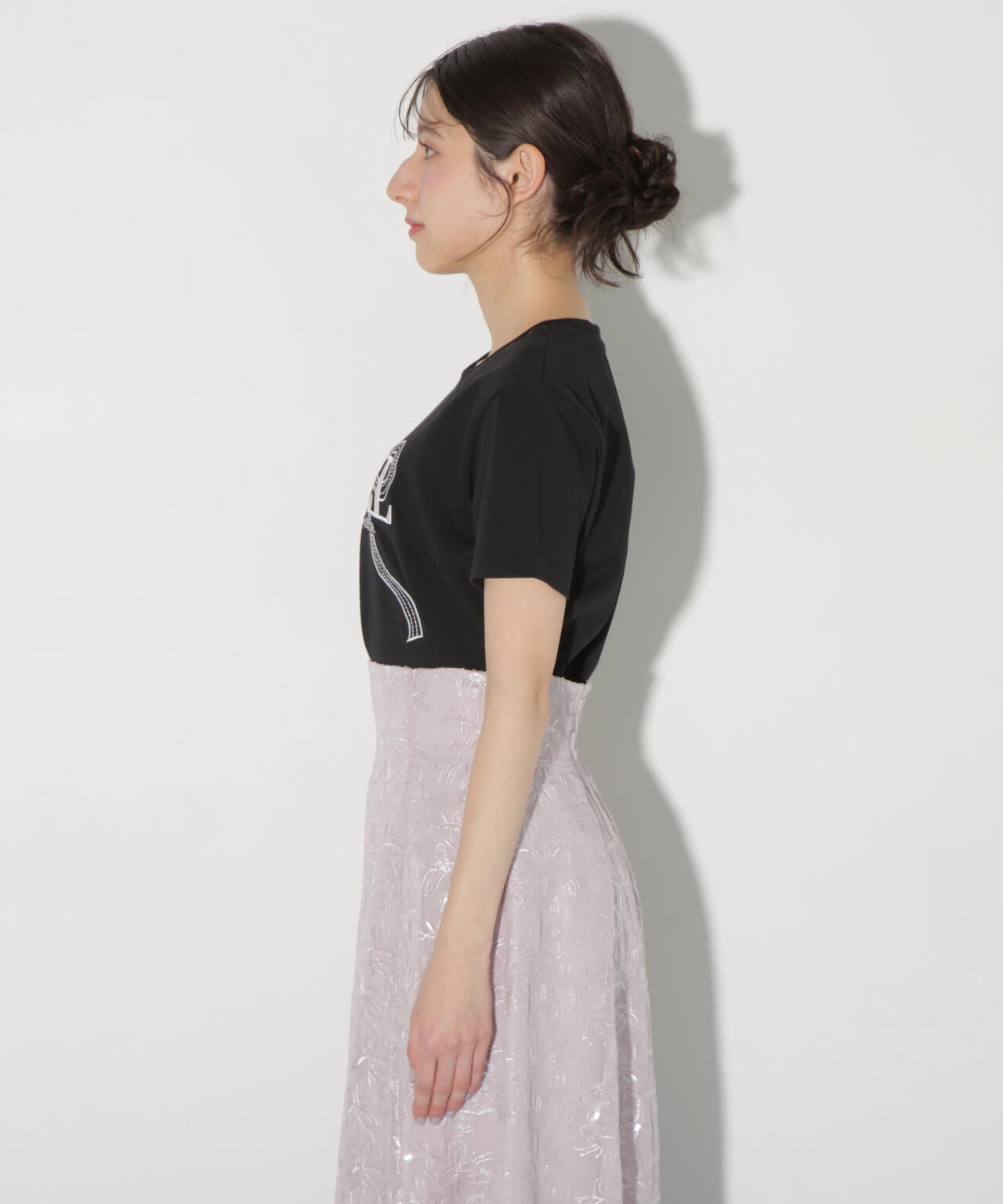 ビッグリボンロゴ刺繍Tシャツ