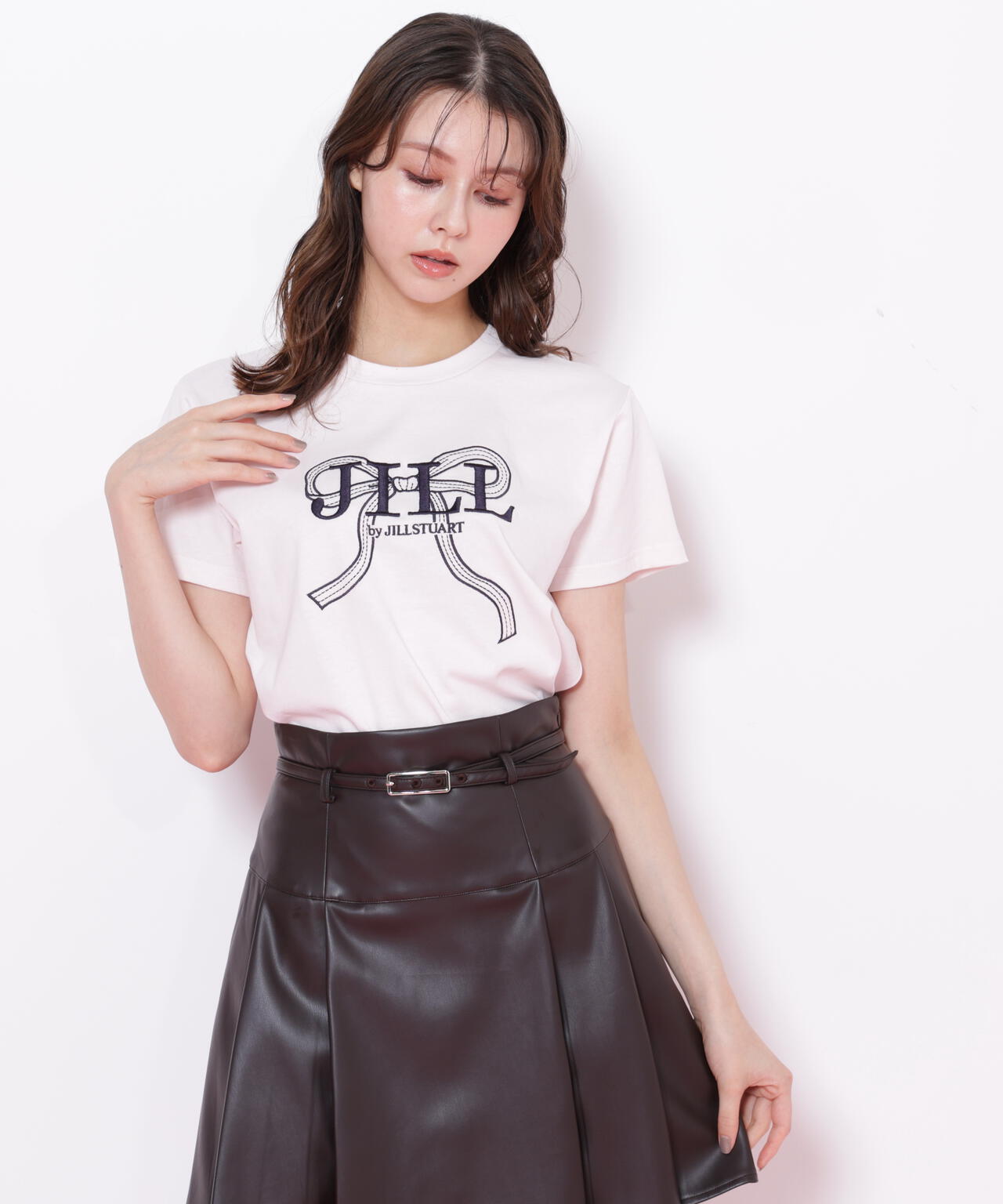 ビッグリボンロゴ刺繍Tシャツ