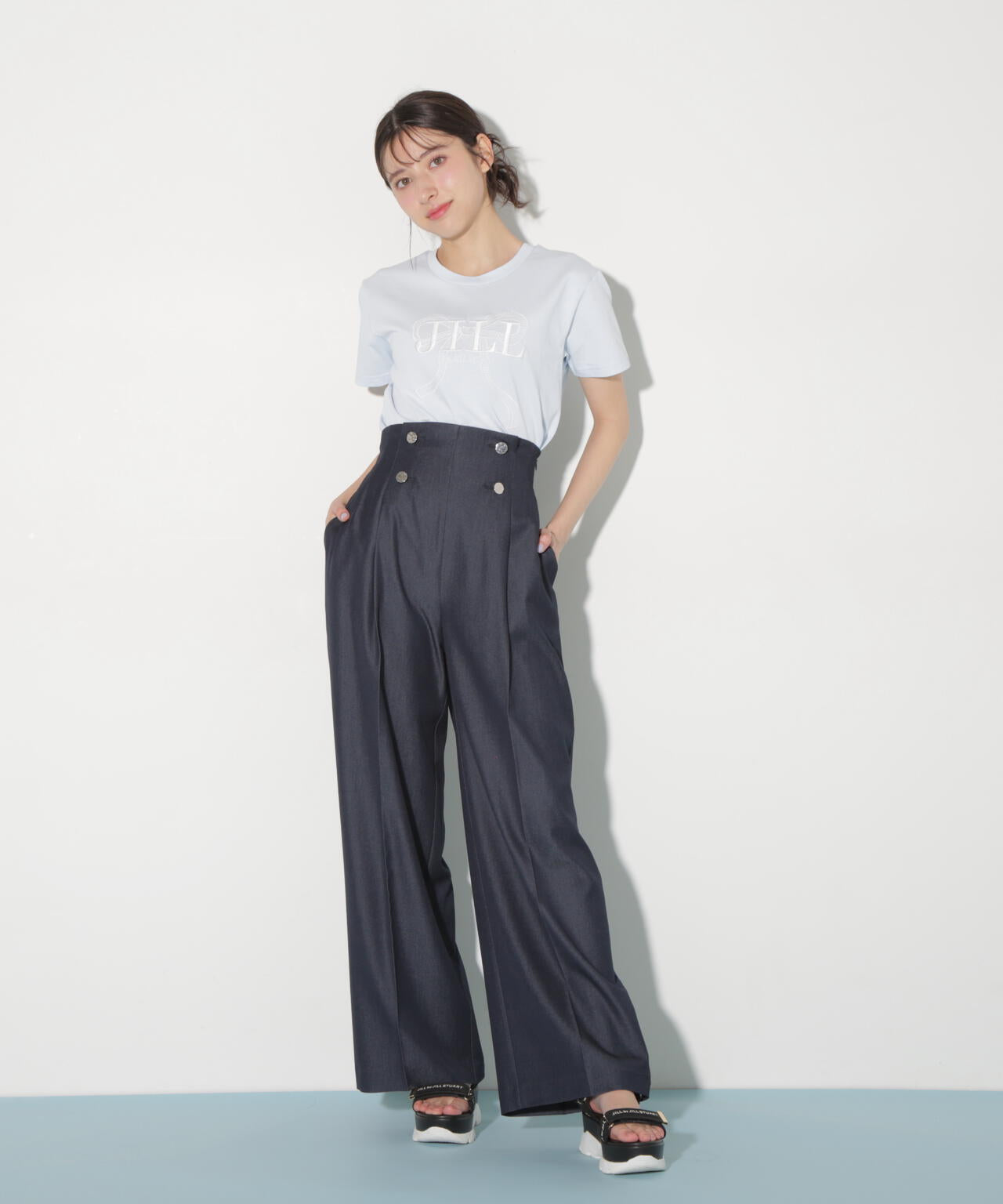 ビッグリボンロゴ刺繍Tシャツ