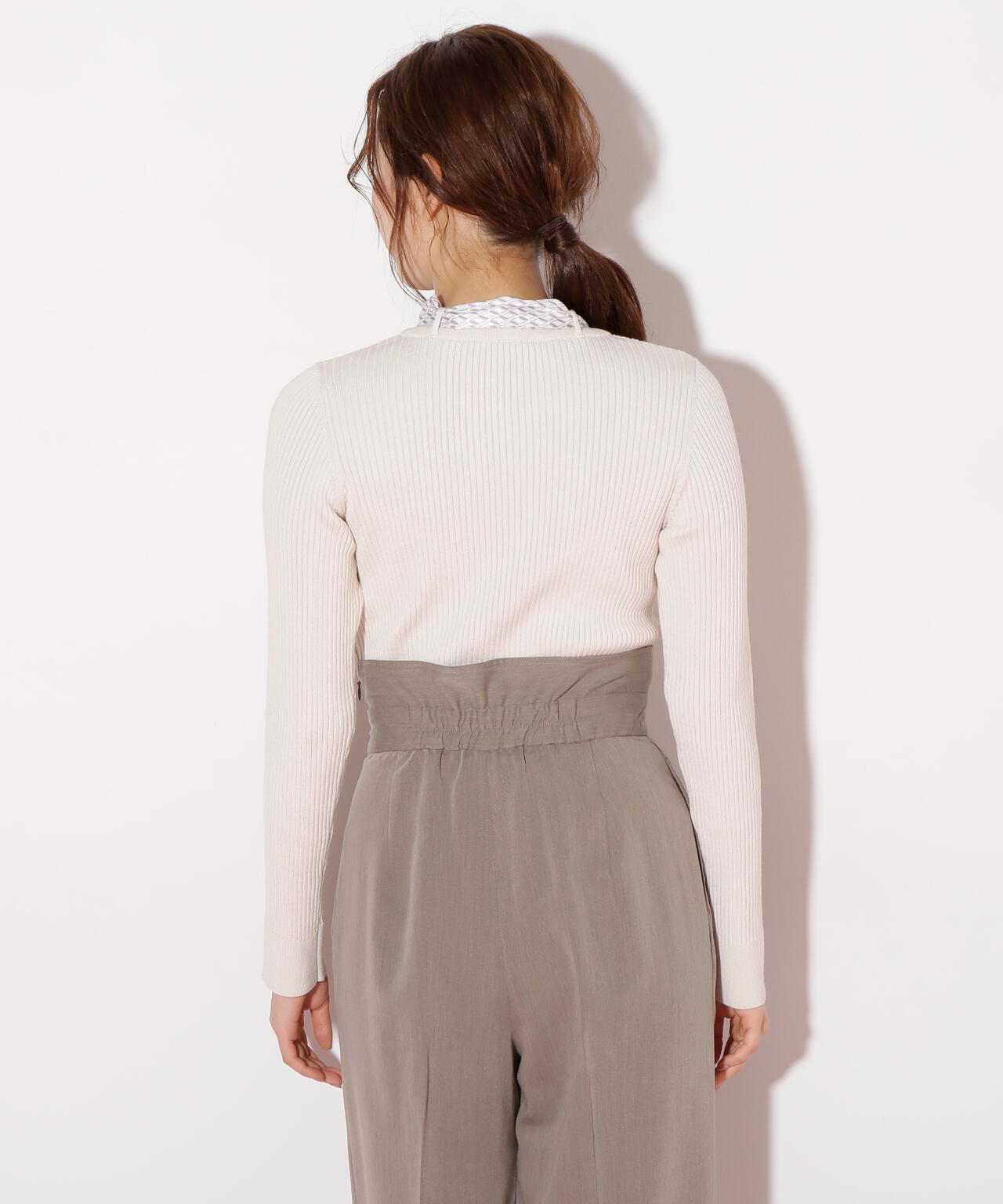 幾何チェック柄スカーフ付きリブニット