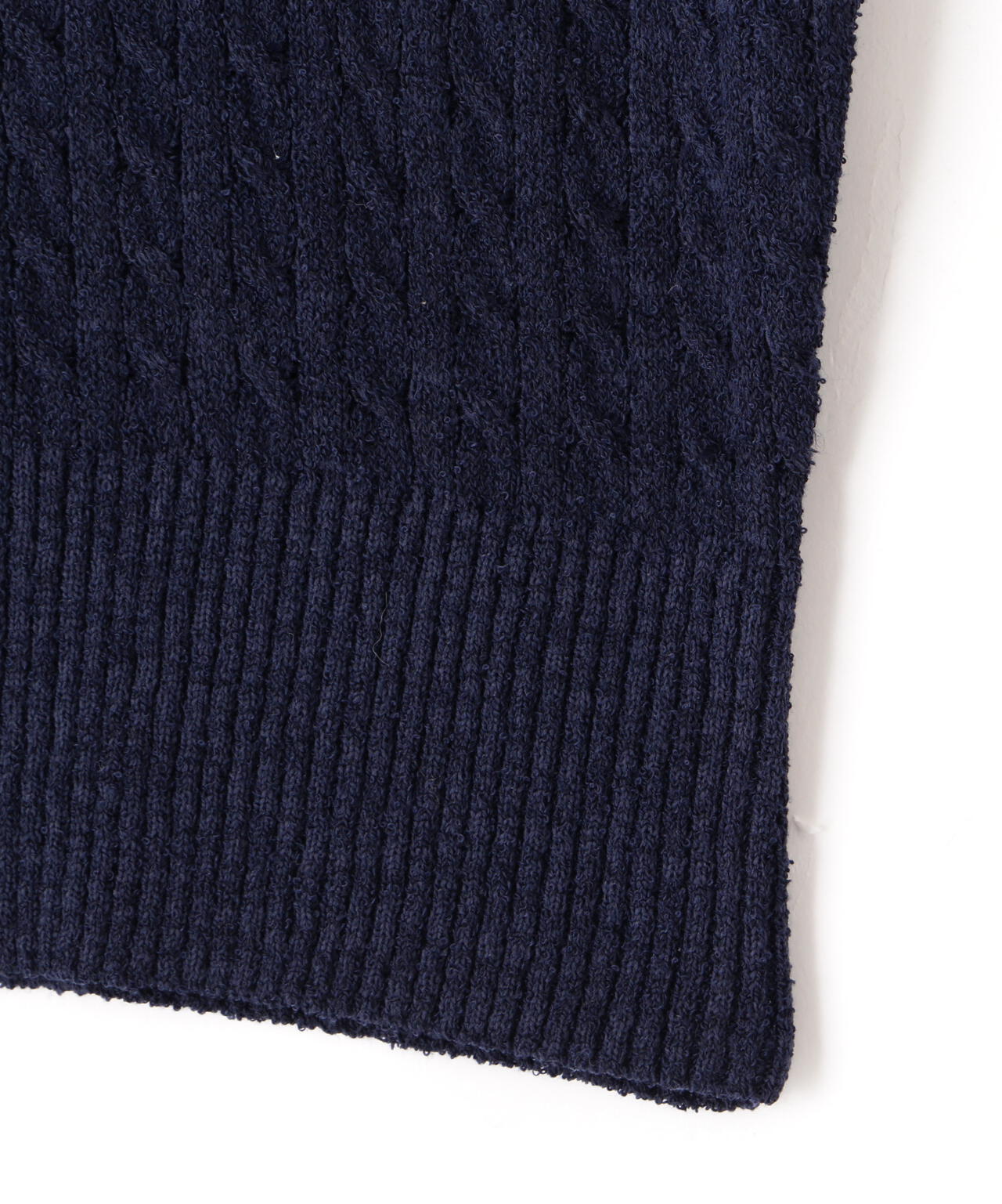 ミニブークレーケーブルニット