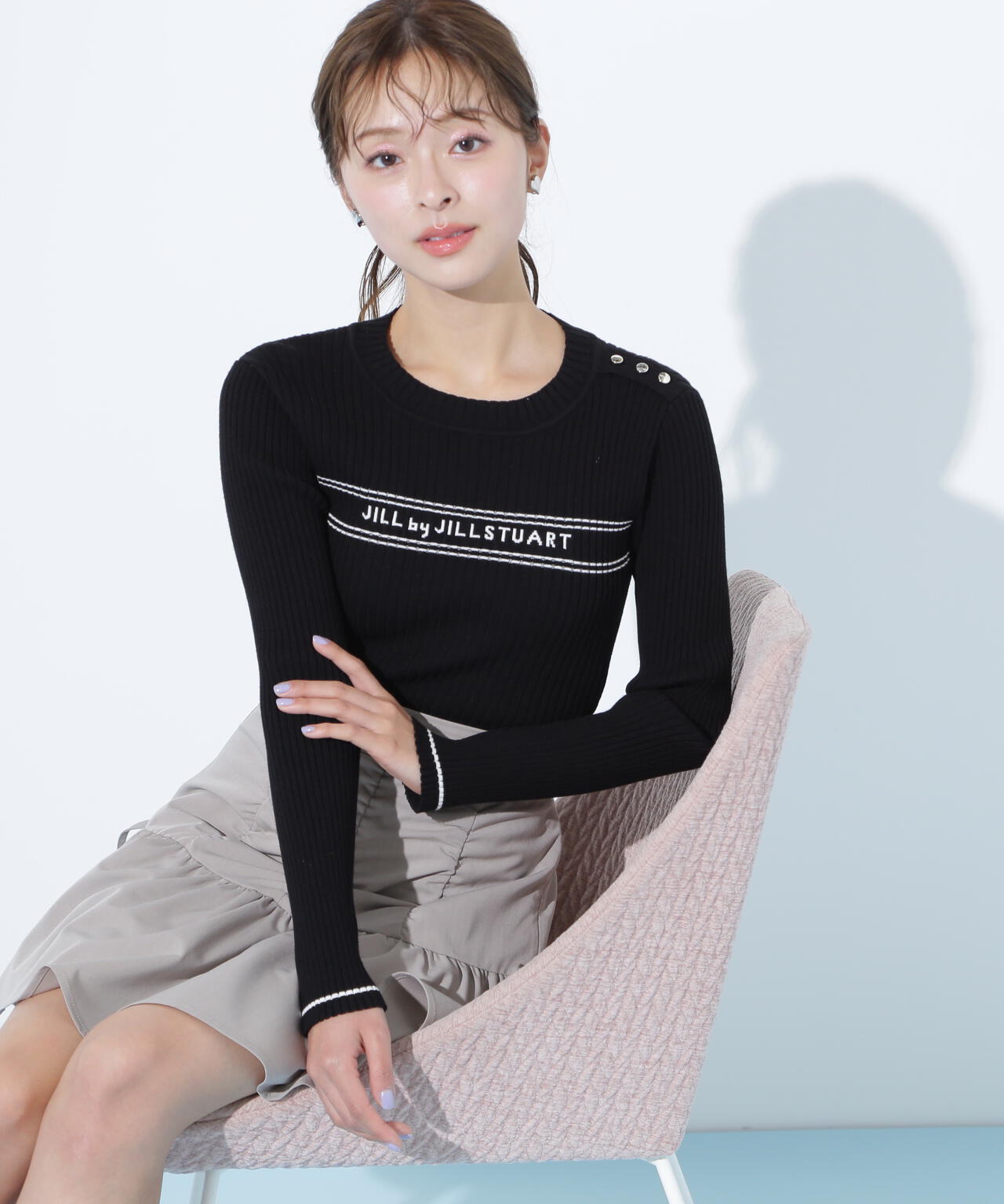 コンパクト配色ロゴニット