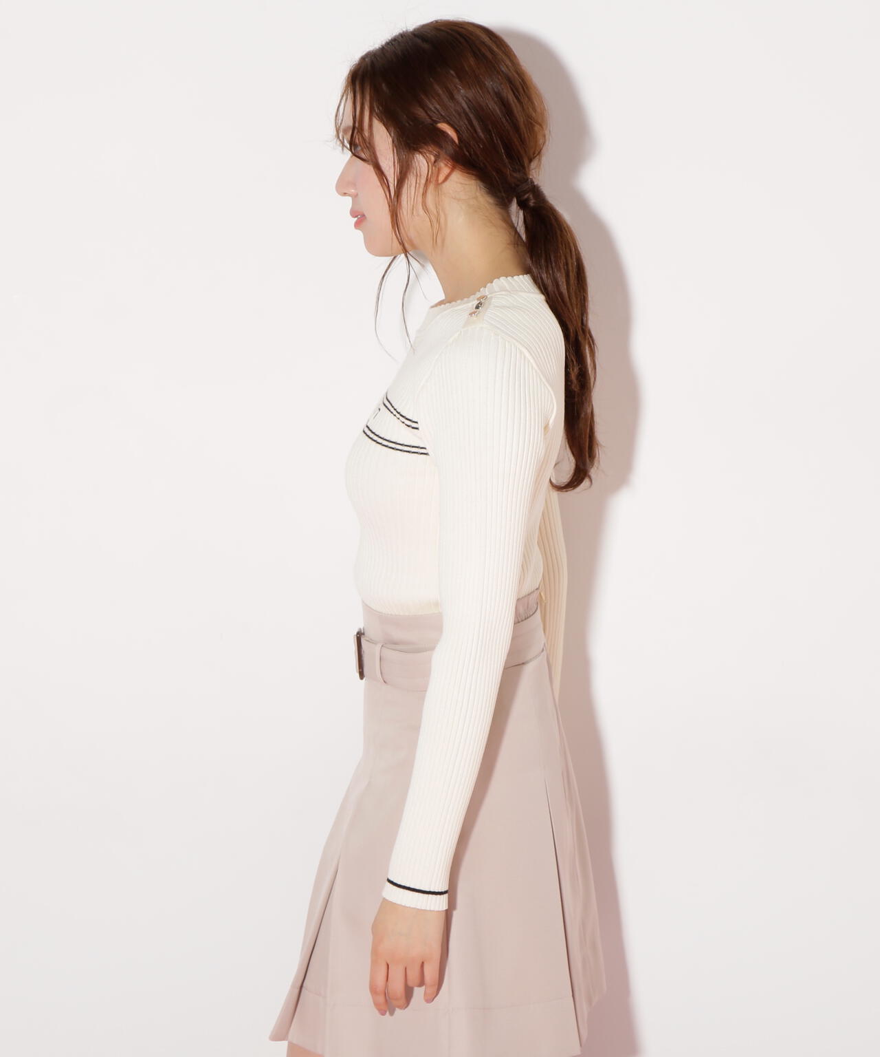 コンパクト配色ロゴニット