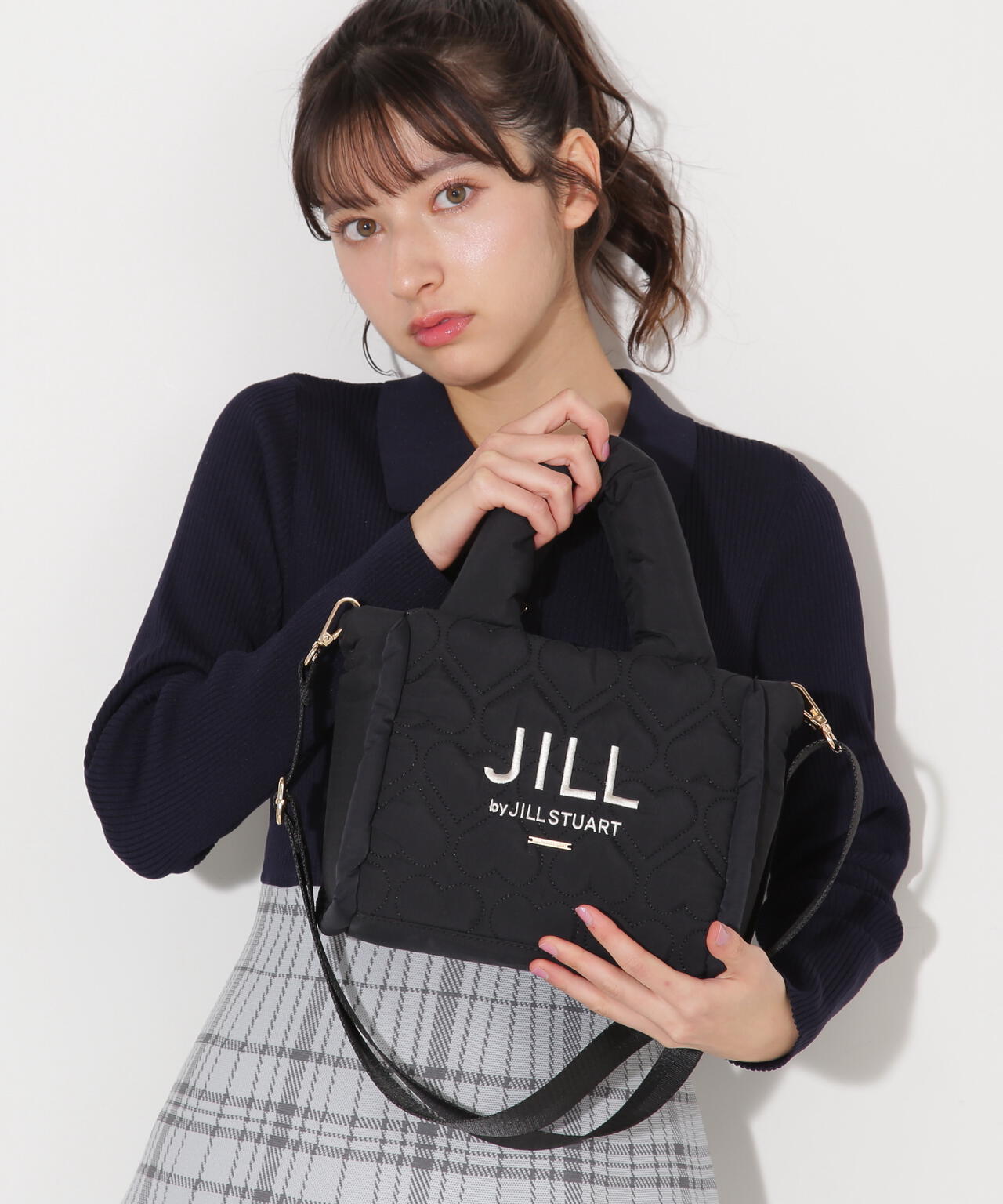 ハートパフトート WEB限定カラー:ピンクレッド