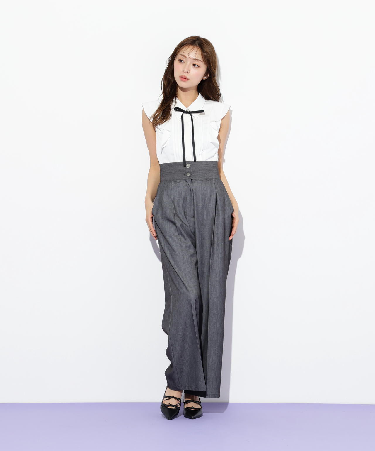 リボン付きピンタックノースリーブブラウス