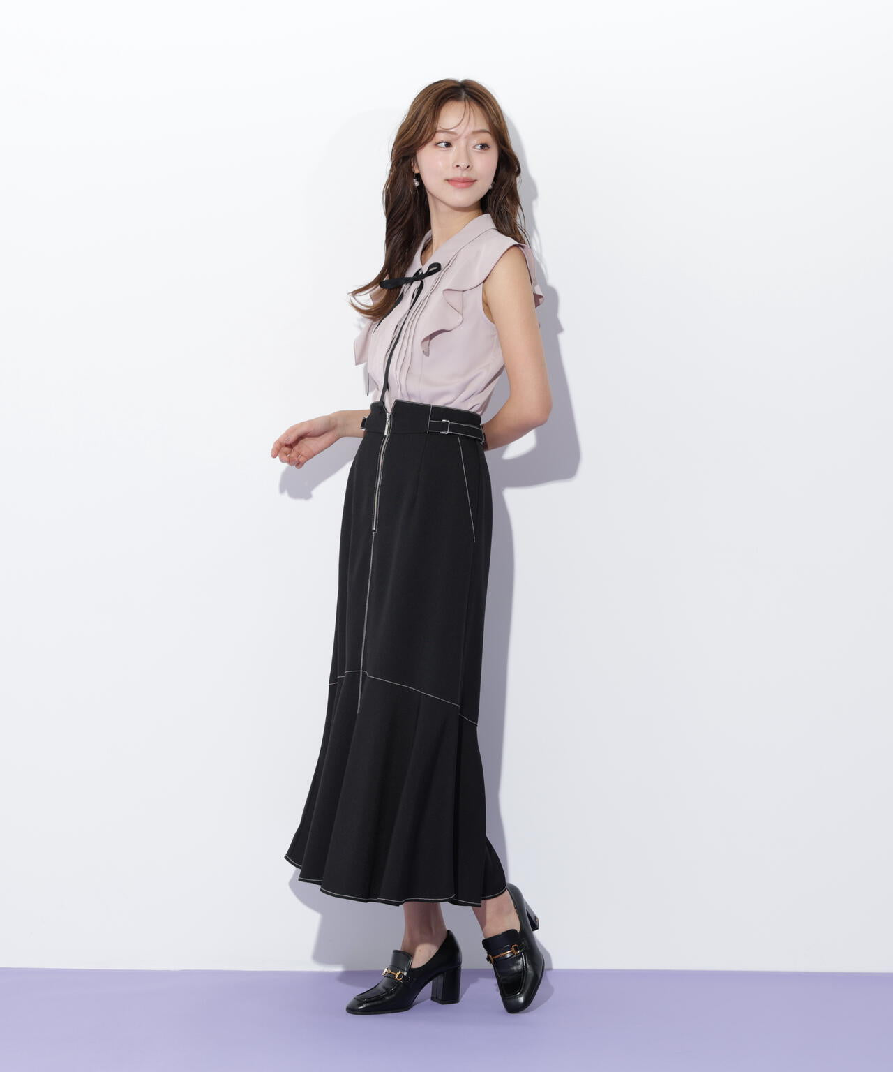 リボン付きピンタックノースリーブブラウス