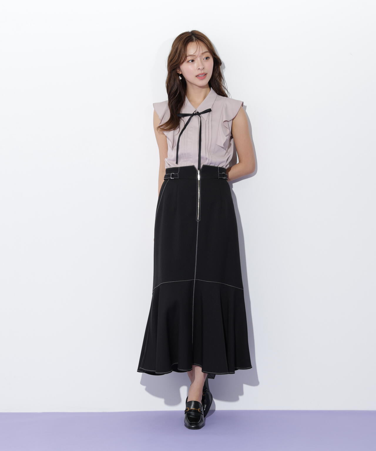 リボン付きピンタックノースリーブブラウス