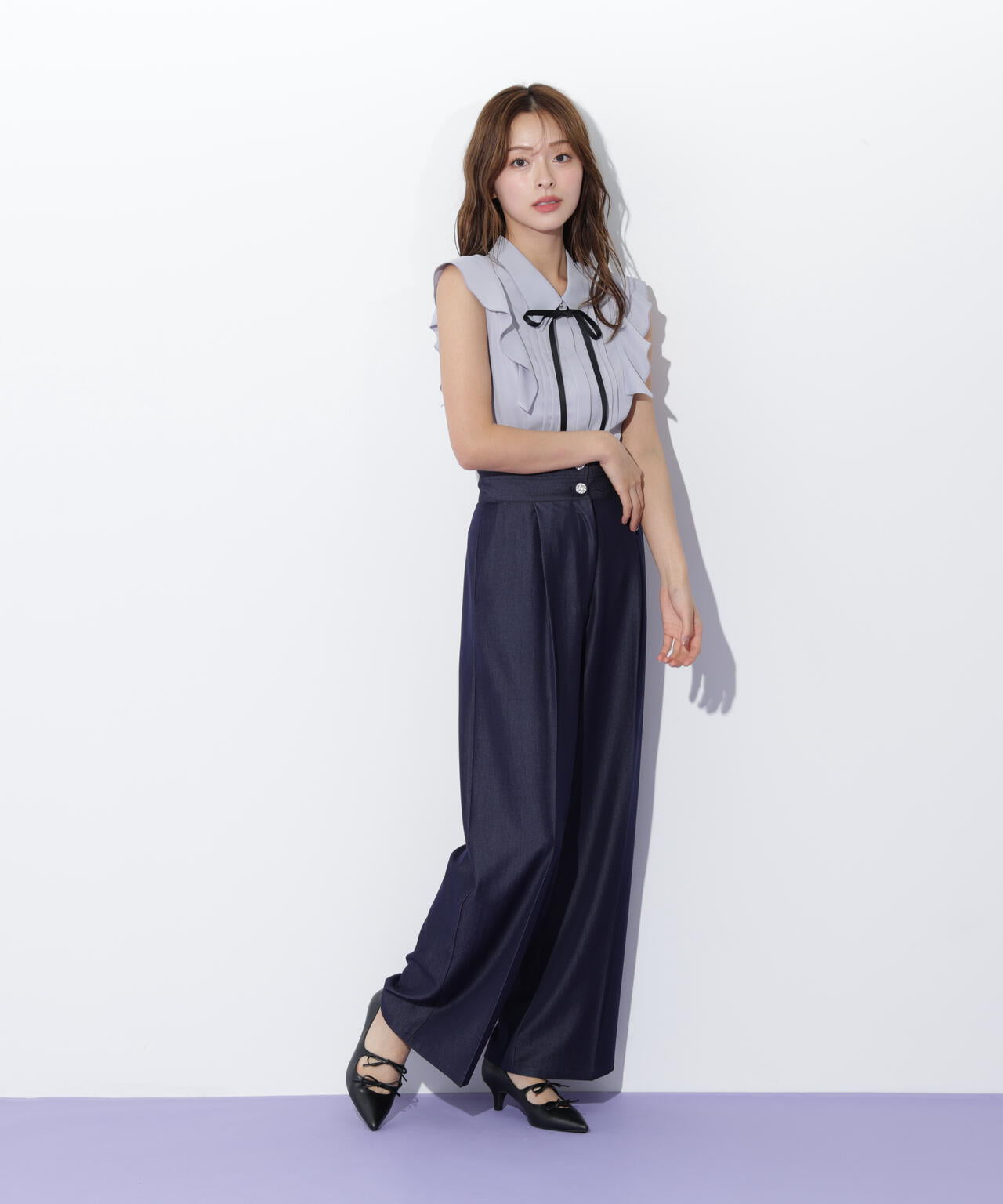 リボン付きピンタックノースリーブブラウス