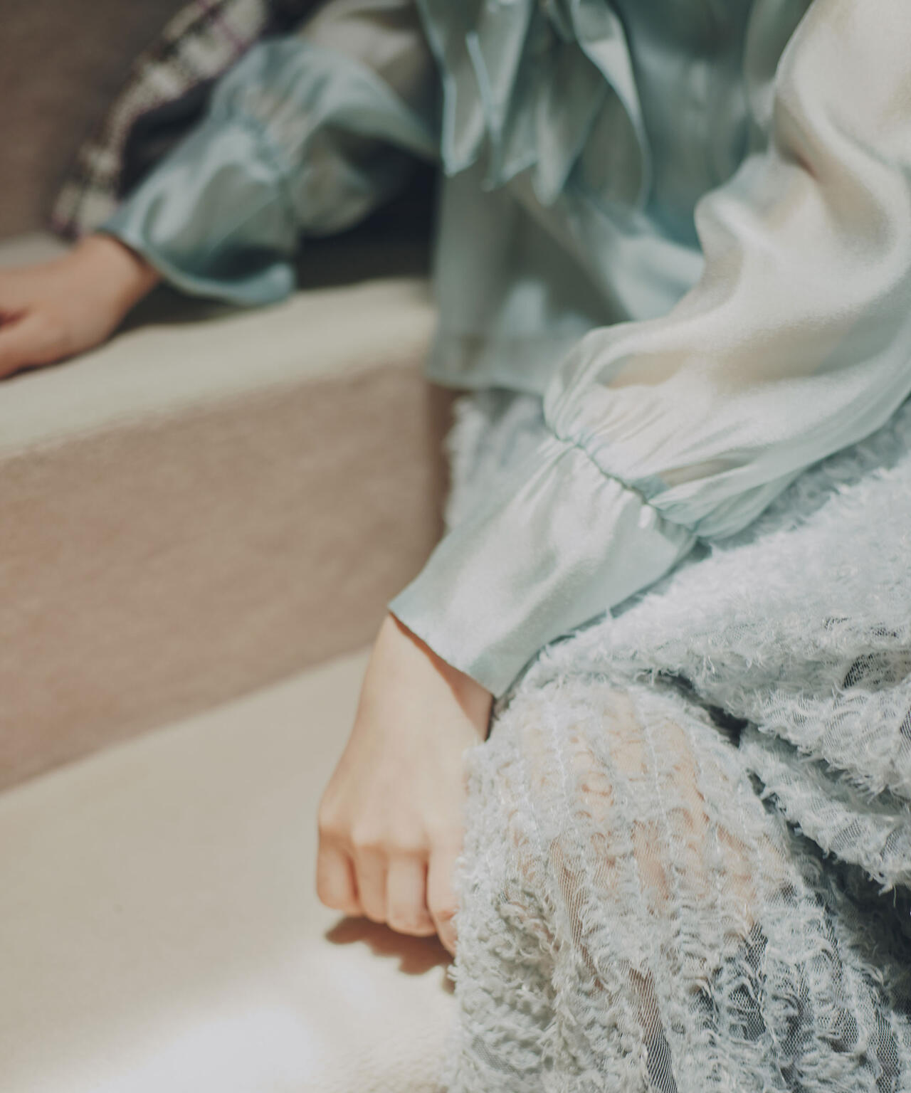 シアーフリルブラウス